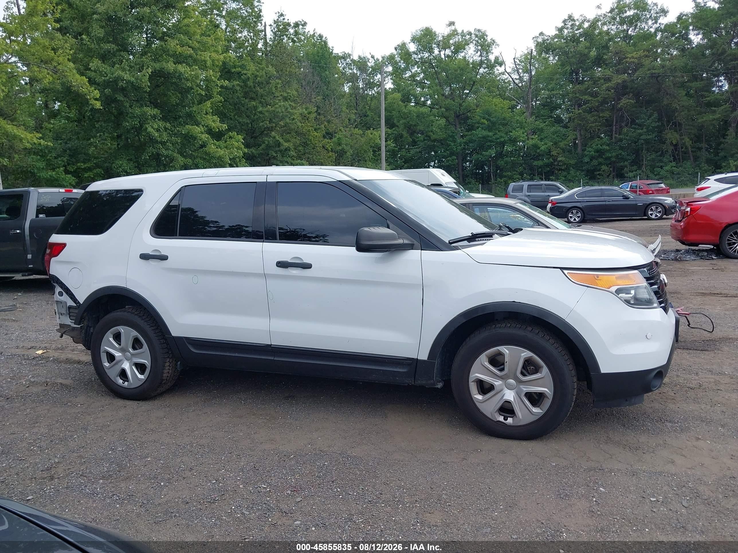 2015 Ford Utility Police Interceptor   White vin: 1FM5K8AR8FGC08523