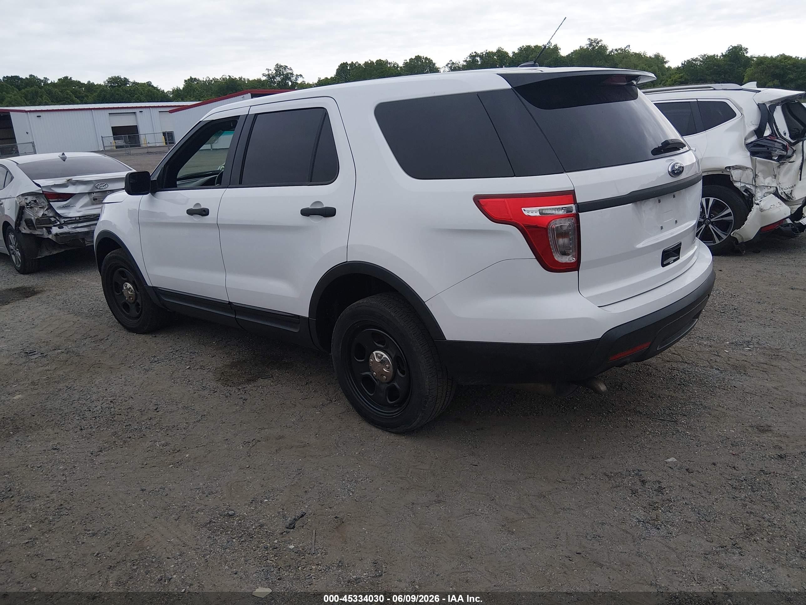 2013 Ford Utility Police Interceptor   White vin: 1FM5K8AR9DGC07071