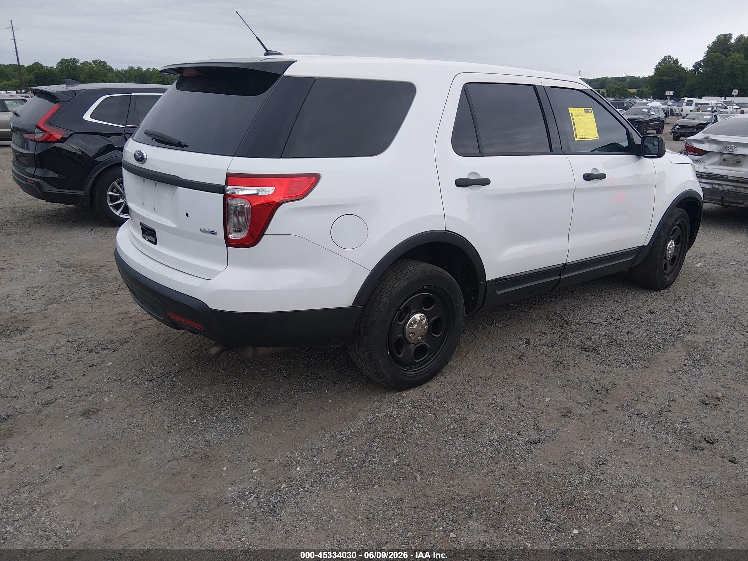 2013 Ford Utility Police Interceptor   White vin: 1FM5K8AR9DGC07071