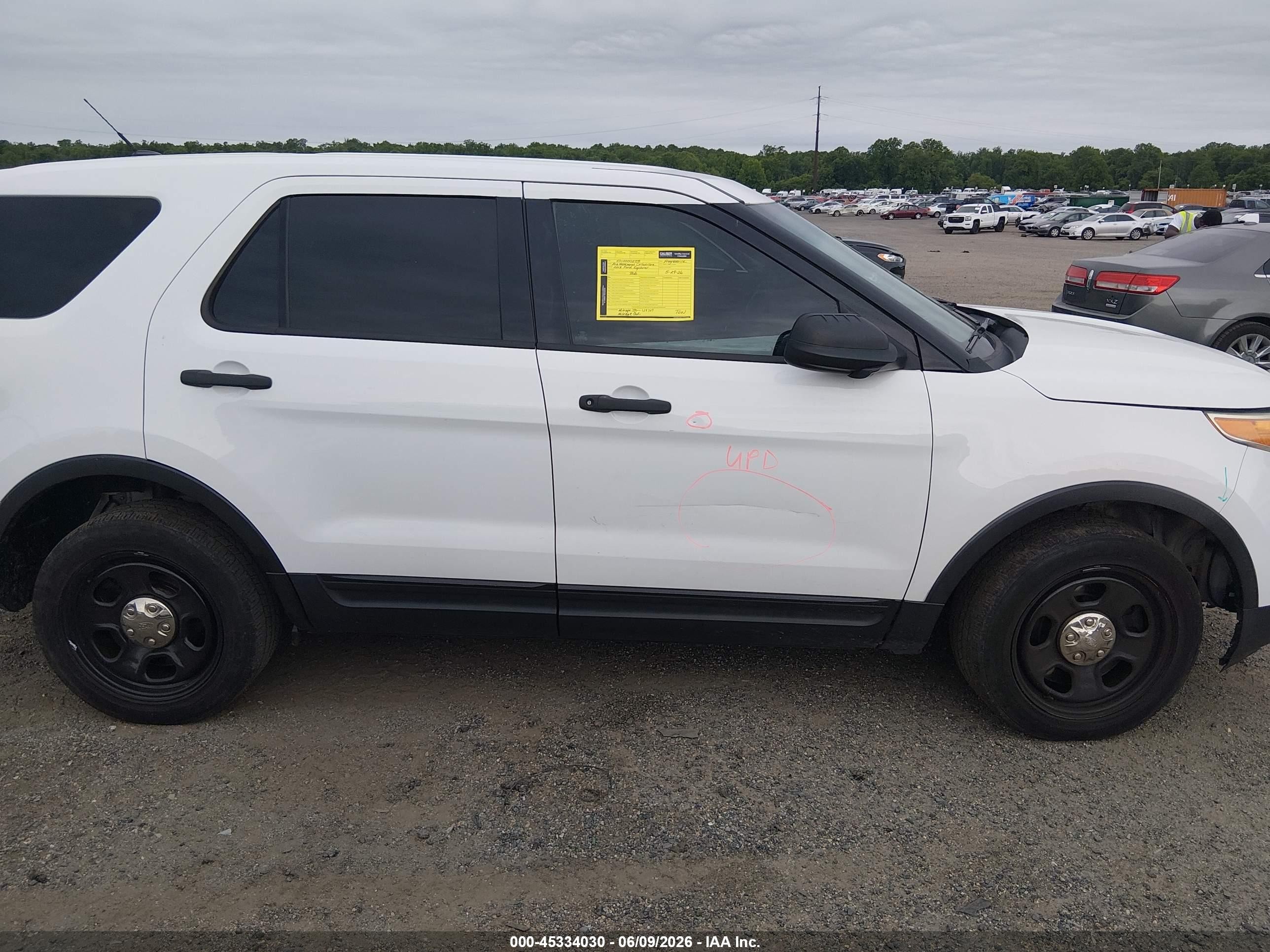 2013 Ford Utility Police Interceptor   White vin: 1FM5K8AR9DGC07071
