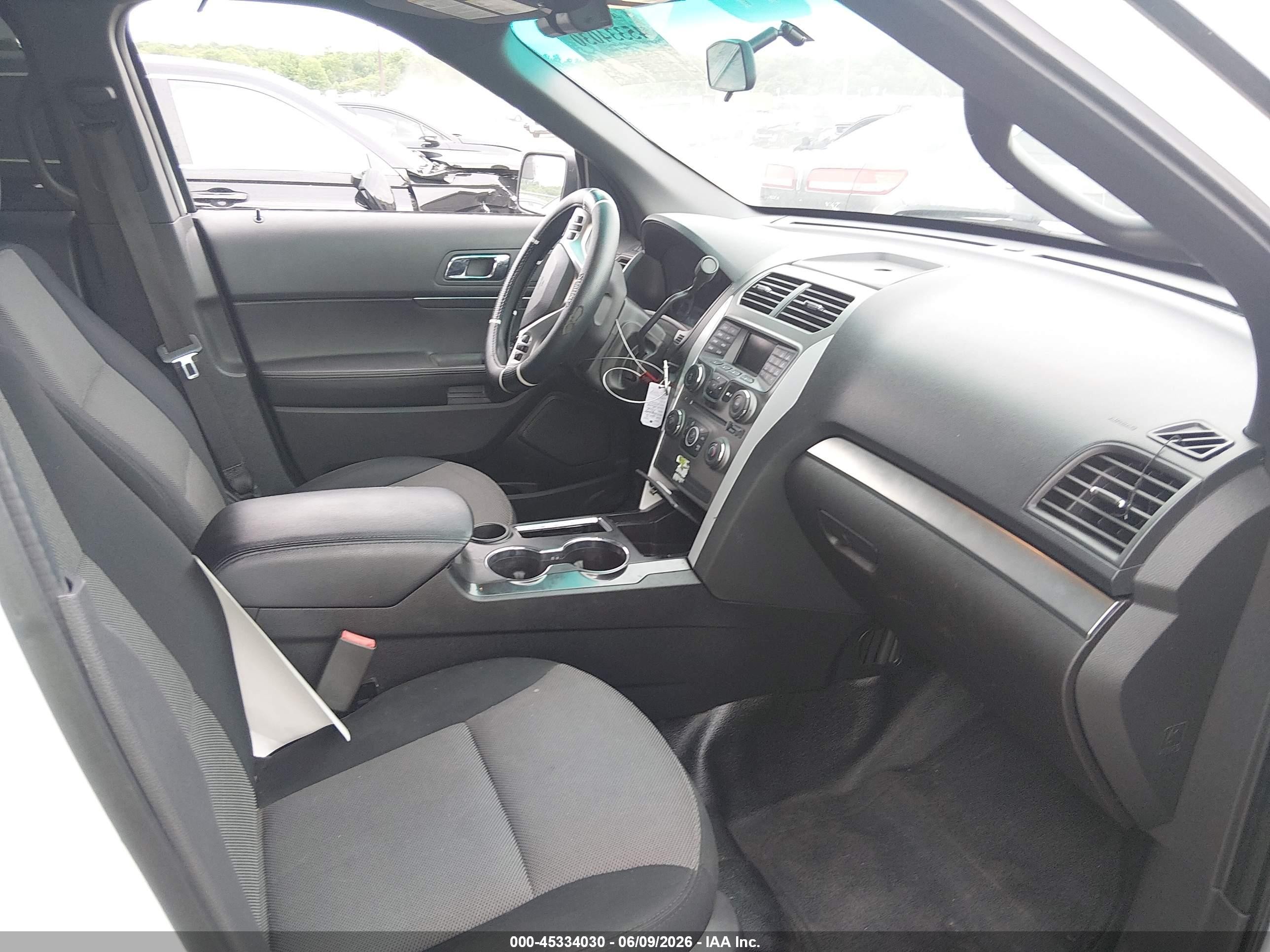 2013 Ford Utility Police Interceptor   White vin: 1FM5K8AR9DGC07071