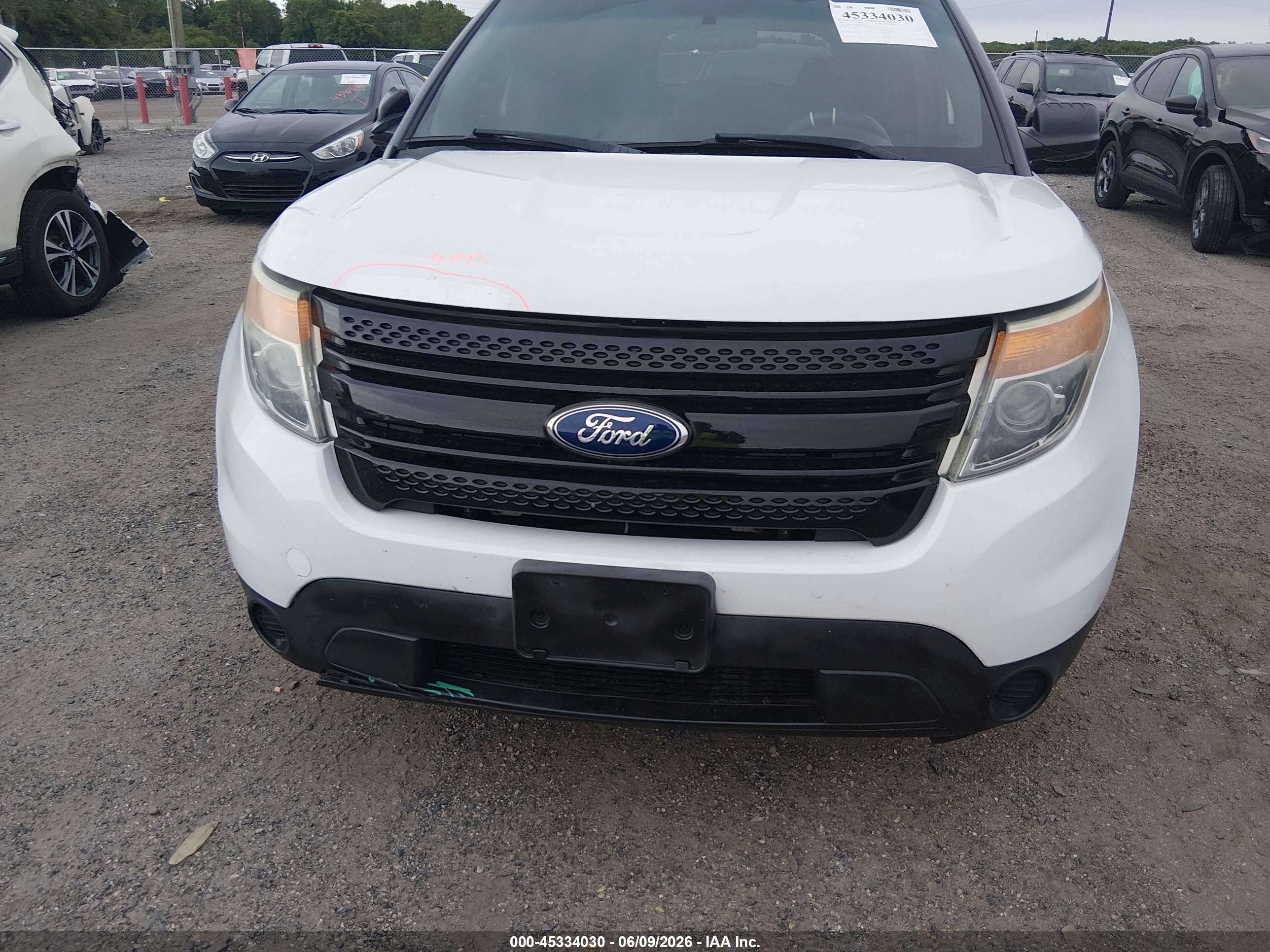 2013 Ford Utility Police Interceptor   White vin: 1FM5K8AR9DGC07071