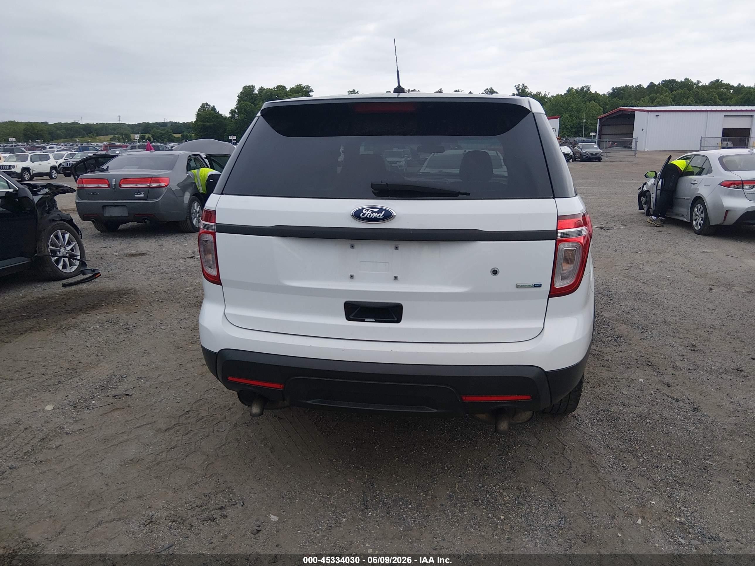 2013 Ford Utility Police Interceptor   White vin: 1FM5K8AR9DGC07071