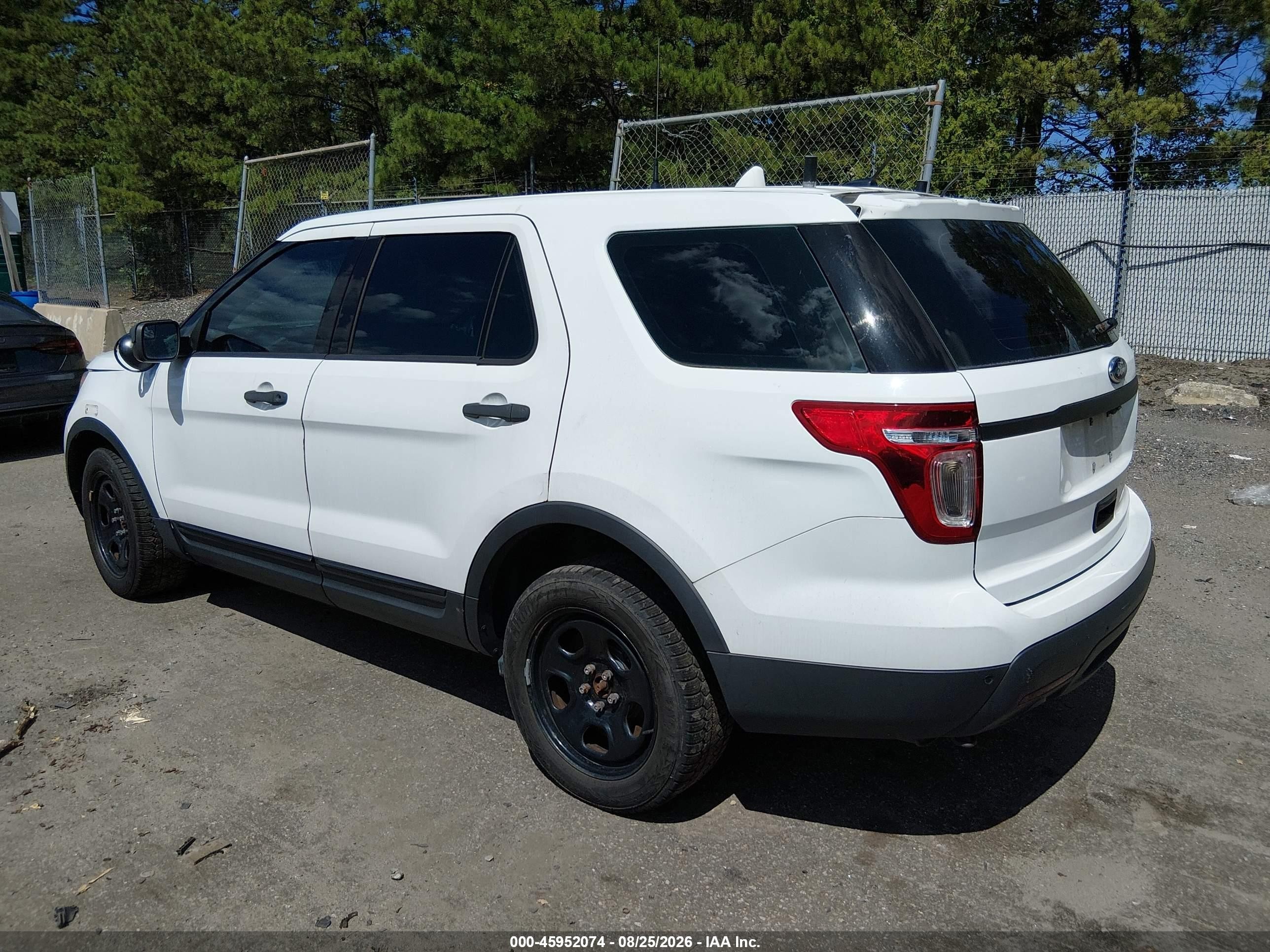 2014 Ford Utility Police Interceptor   White vin: 1FM5K8AR9EGC60595