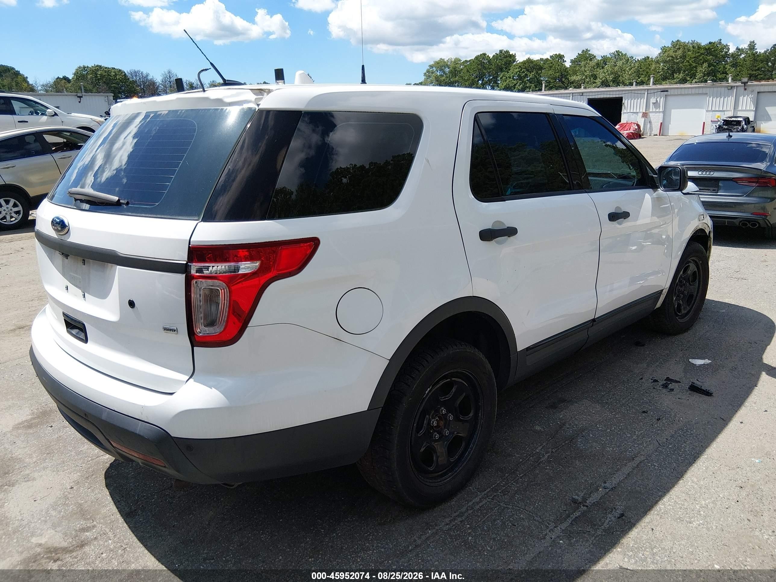 2014 Ford Utility Police Interceptor   White vin: 1FM5K8AR9EGC60595