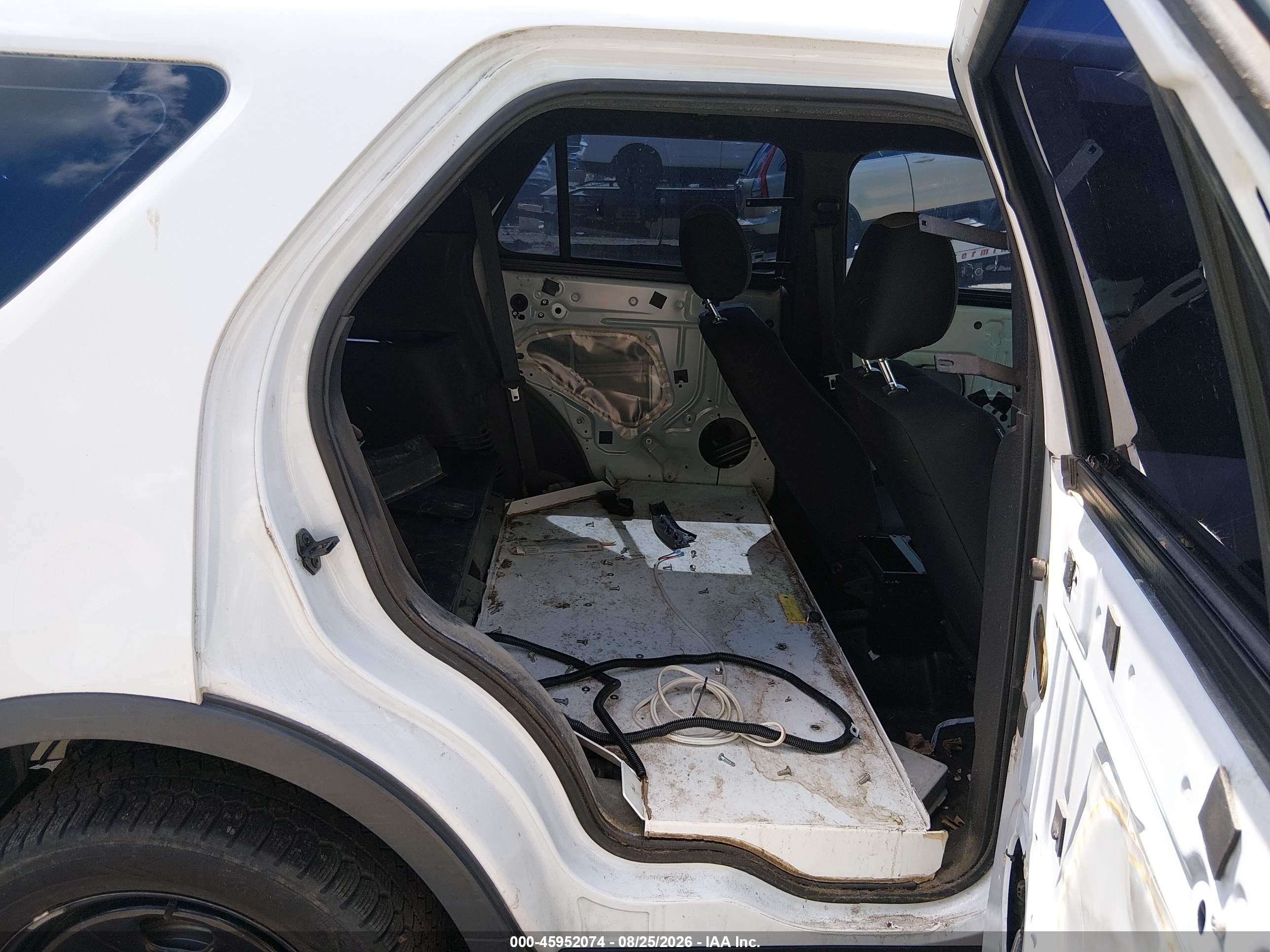 2014 Ford Utility Police Interceptor   White vin: 1FM5K8AR9EGC60595