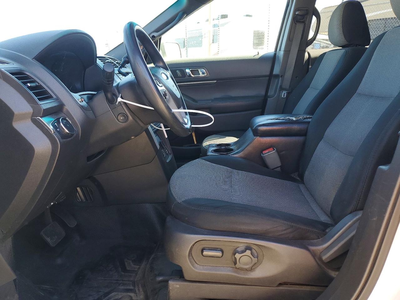 2014 Ford Explorer Police Interceptor White vin: 1FM5K8ARXEGA60390