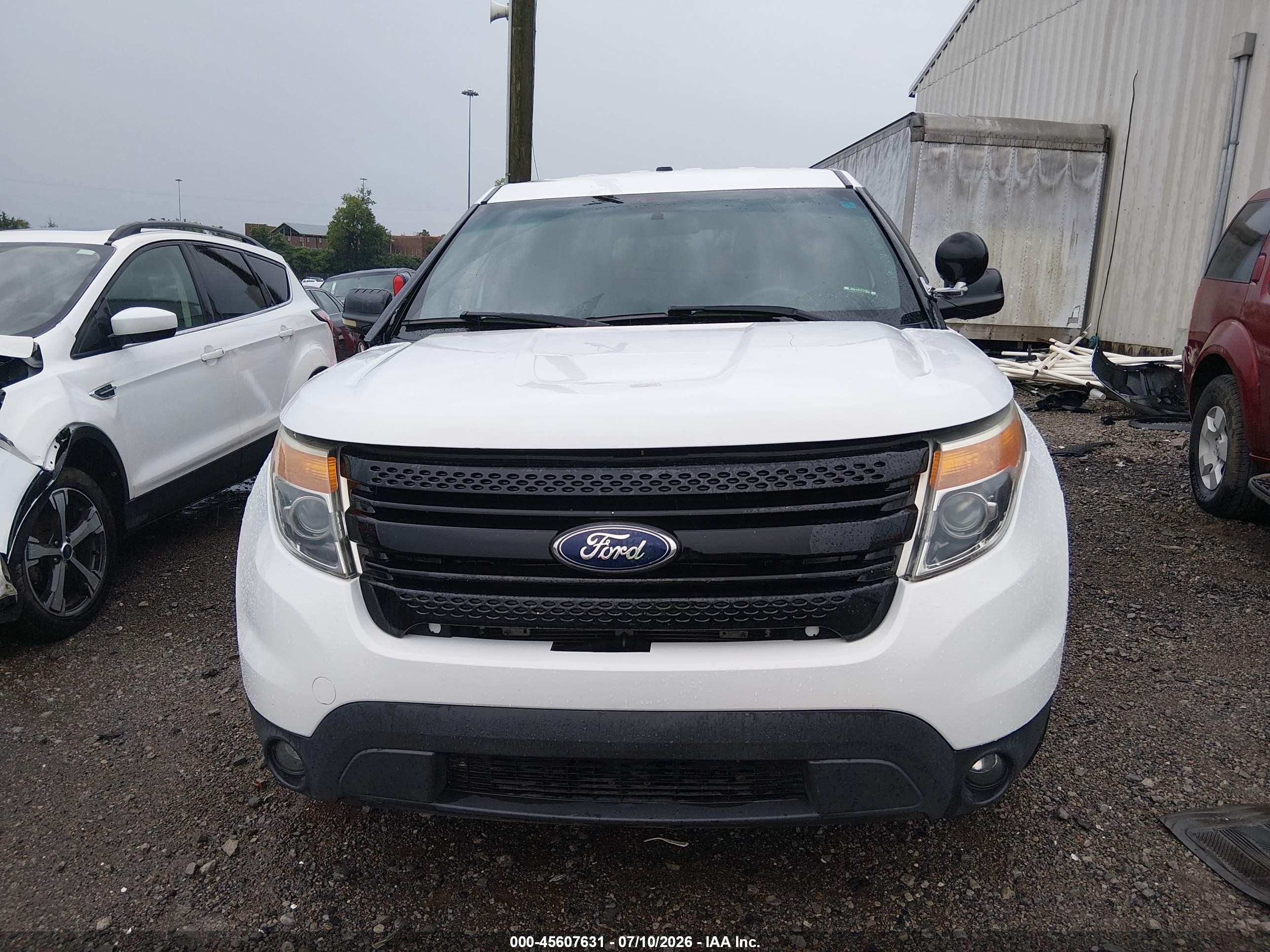 2014 Ford Police Interceptor   White vin: 1FM5K8ARXEGA80946