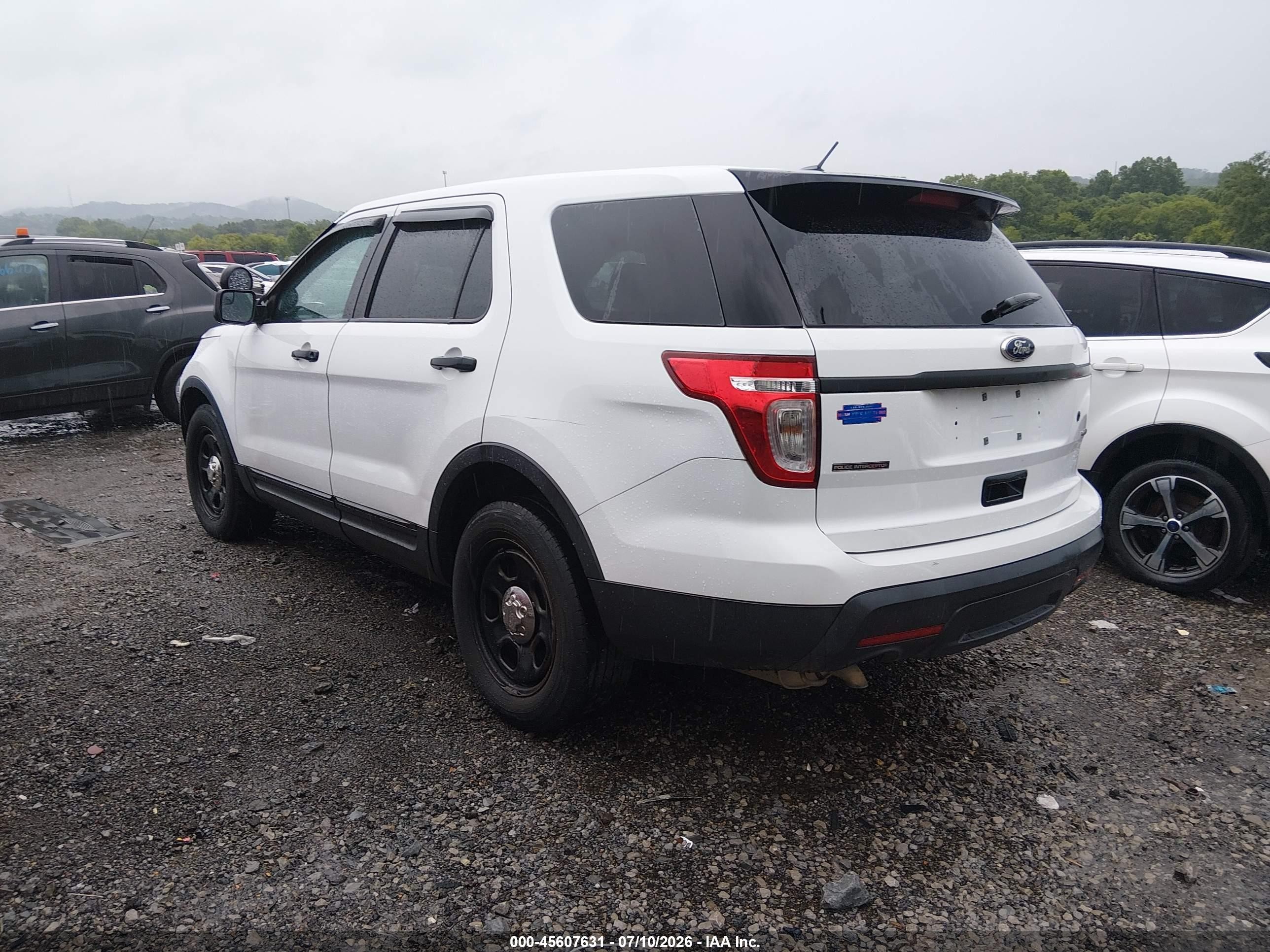 2014 Ford Police Interceptor   White vin: 1FM5K8ARXEGA80946