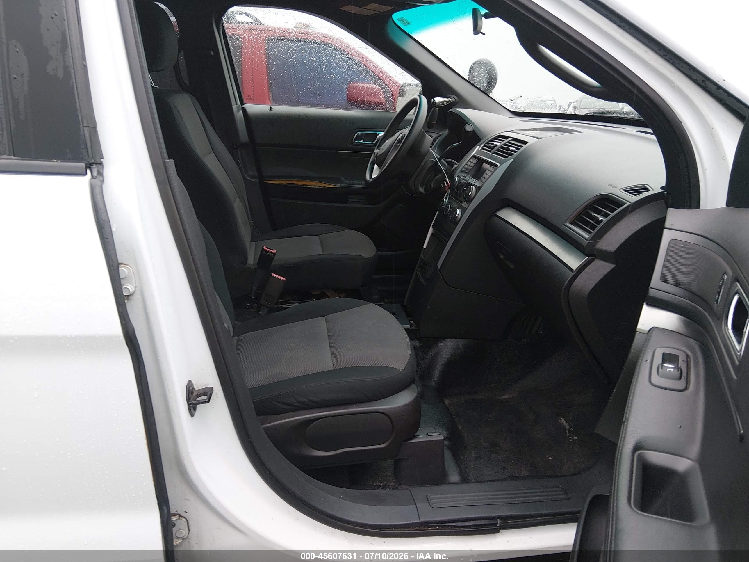 2014 Ford Police Interceptor   White vin: 1FM5K8ARXEGA80946