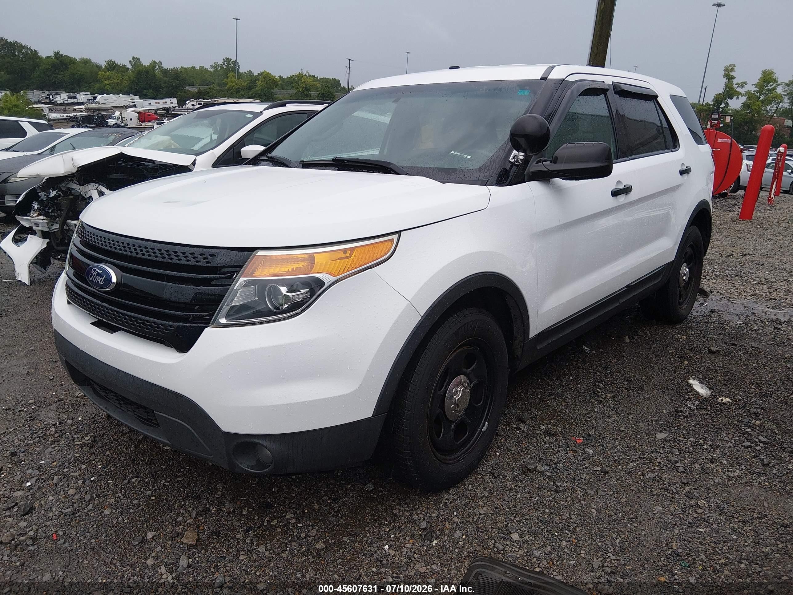 2014 Ford Police Interceptor   White vin: 1FM5K8ARXEGA80946