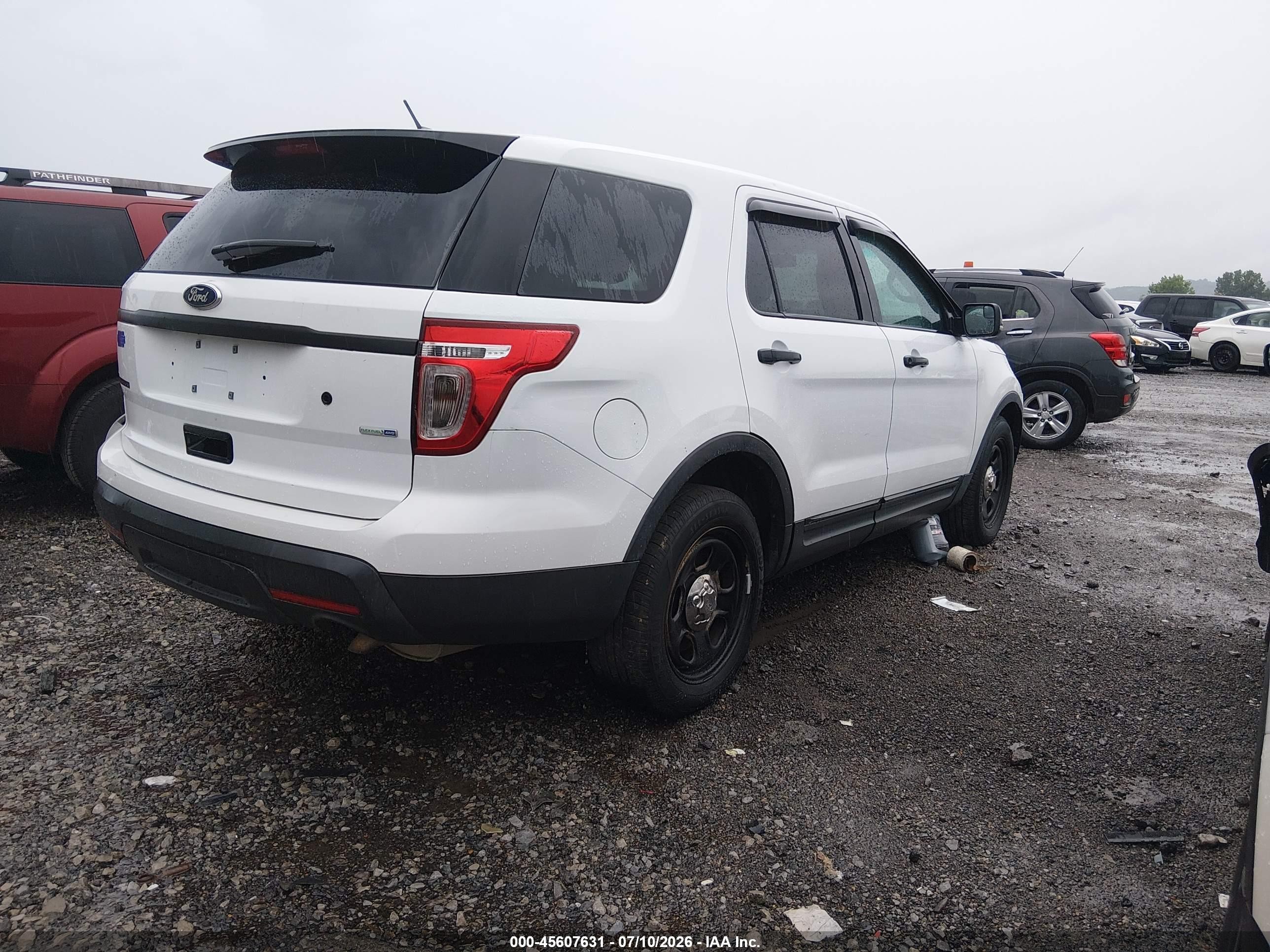 2014 Ford Police Interceptor   White vin: 1FM5K8ARXEGA80946
