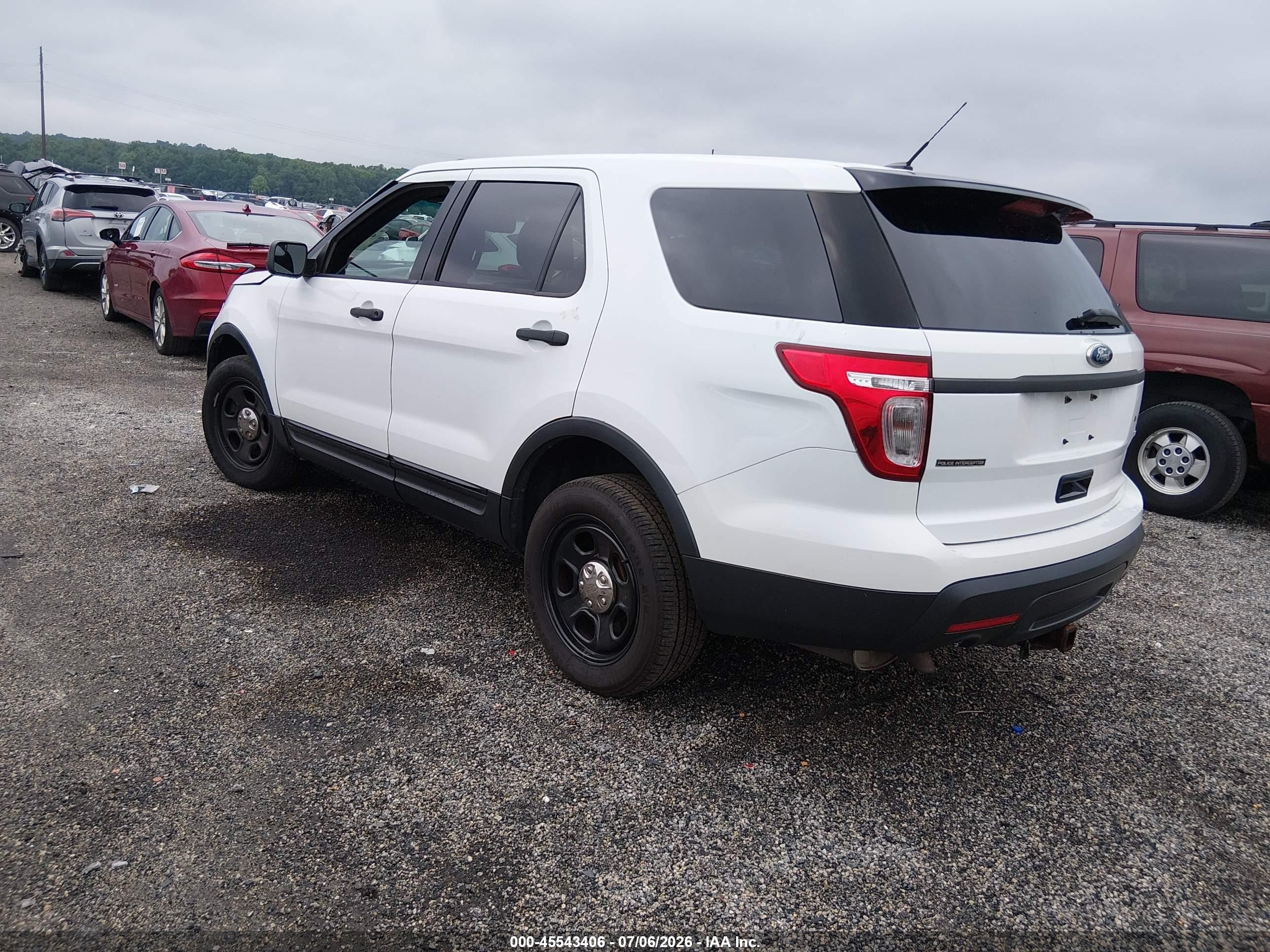 2015 Ford Utility Police Interceptor   White vin: 1FM5K8ARXFGC09057