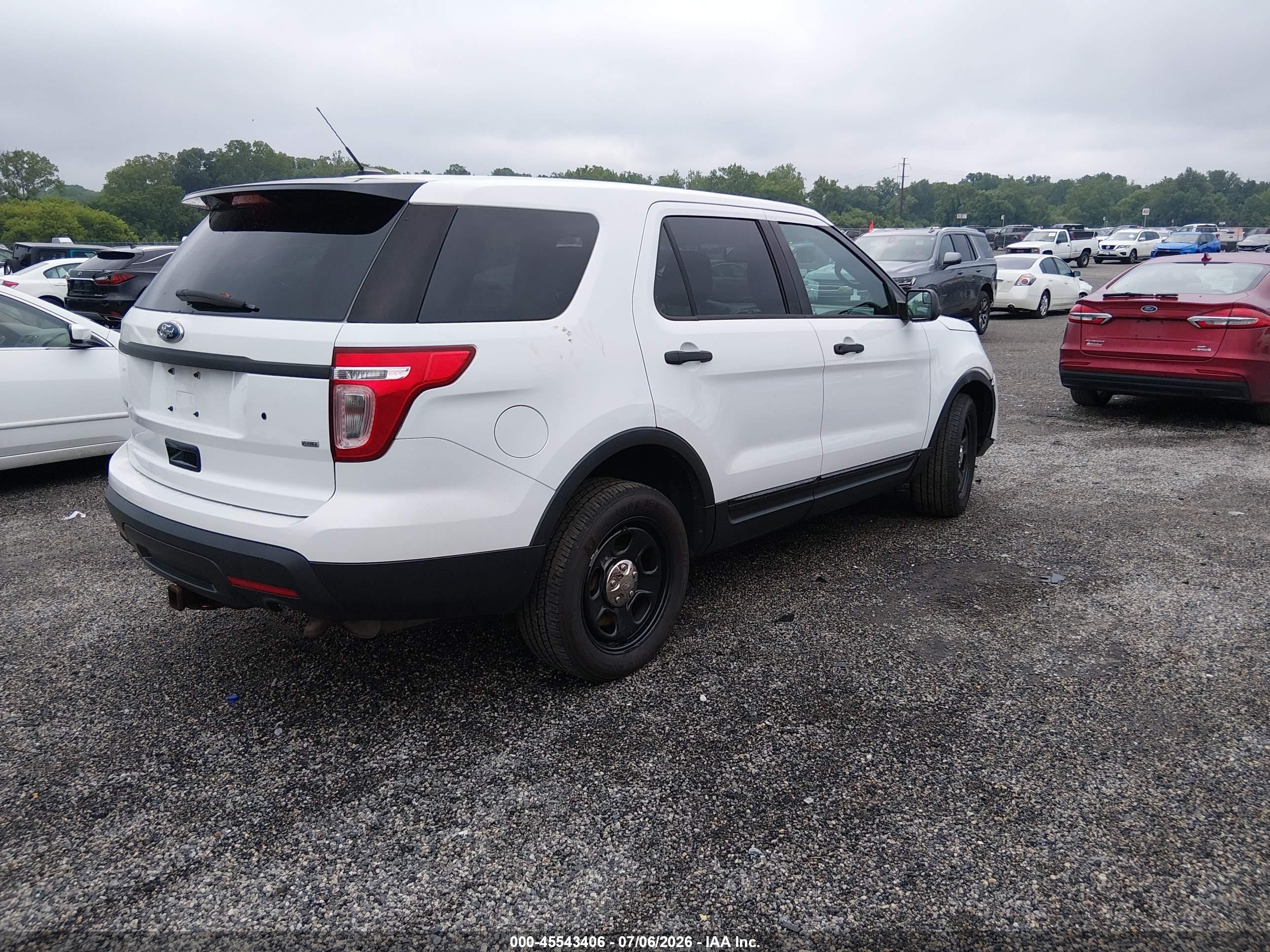 2015 Ford Utility Police Interceptor   White vin: 1FM5K8ARXFGC09057