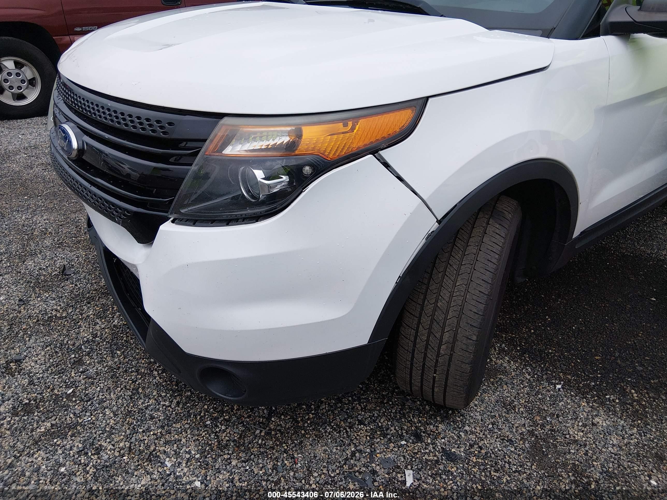 2015 Ford Utility Police Interceptor   White vin: 1FM5K8ARXFGC09057