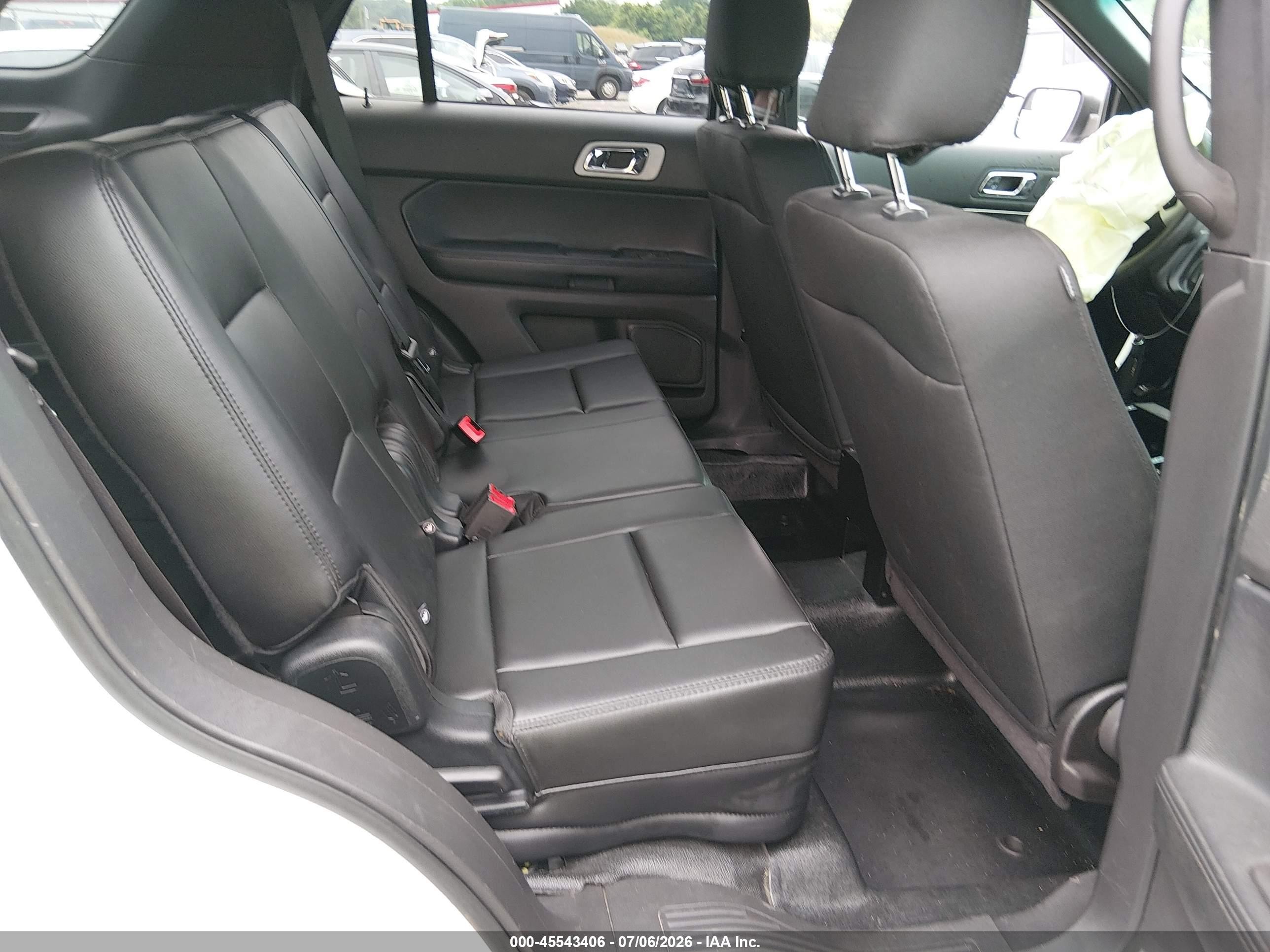2015 Ford Utility Police Interceptor   White vin: 1FM5K8ARXFGC09057