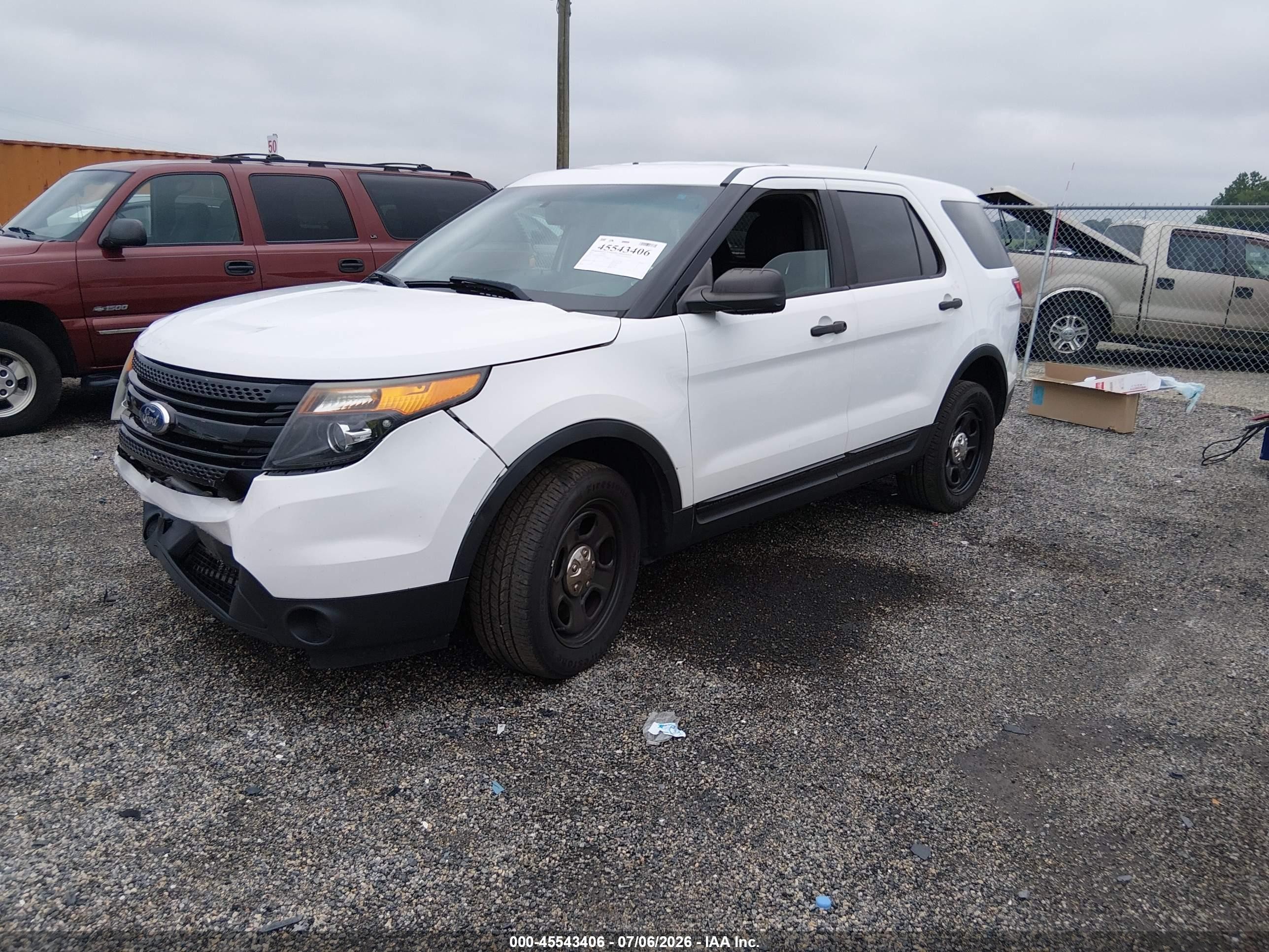 2015 Ford Utility Police Interceptor   White vin: 1FM5K8ARXFGC09057