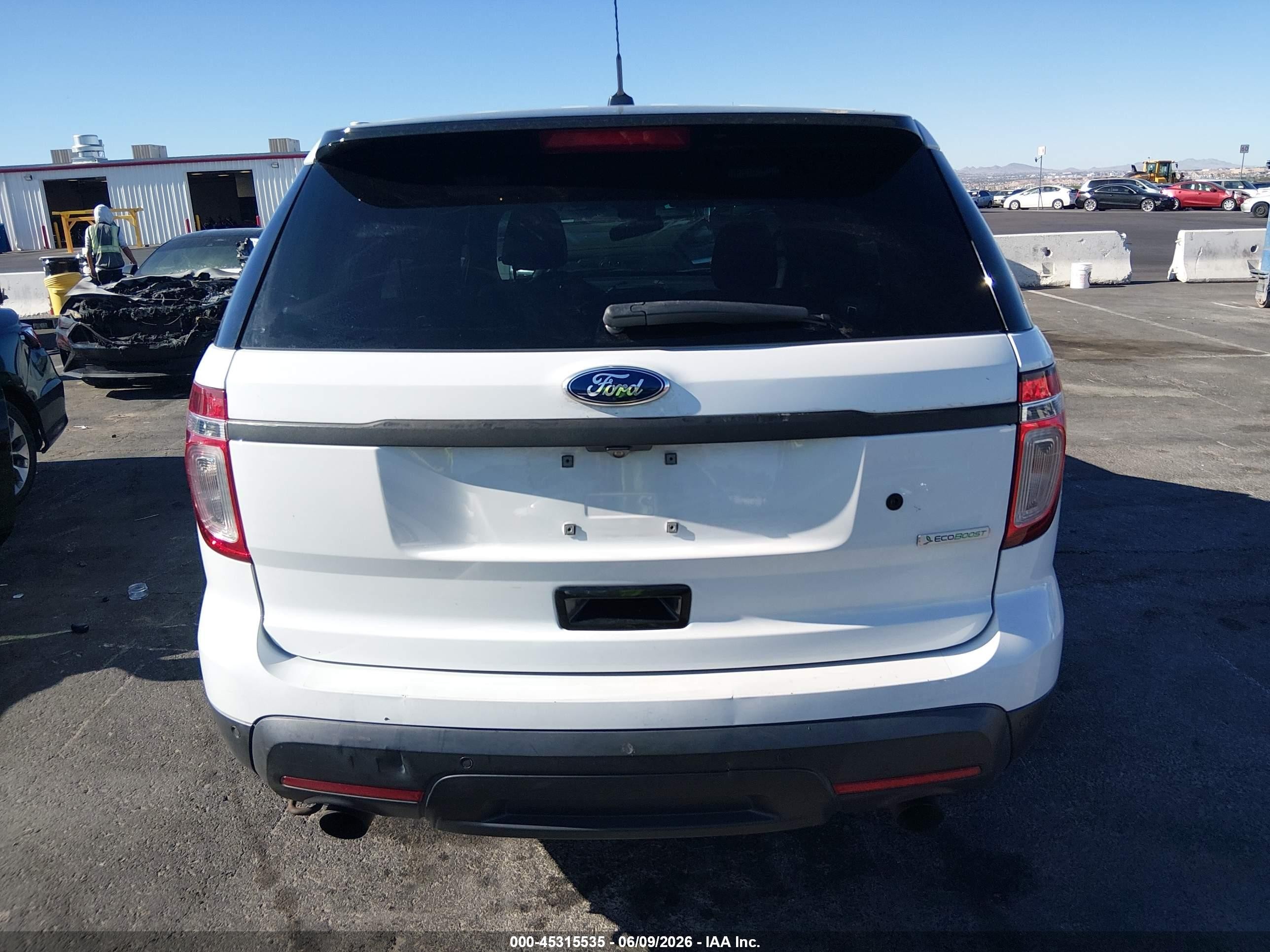 2015 Ford Utility Police Interceptor   White vin: 1FM5K8AT4FGB32522