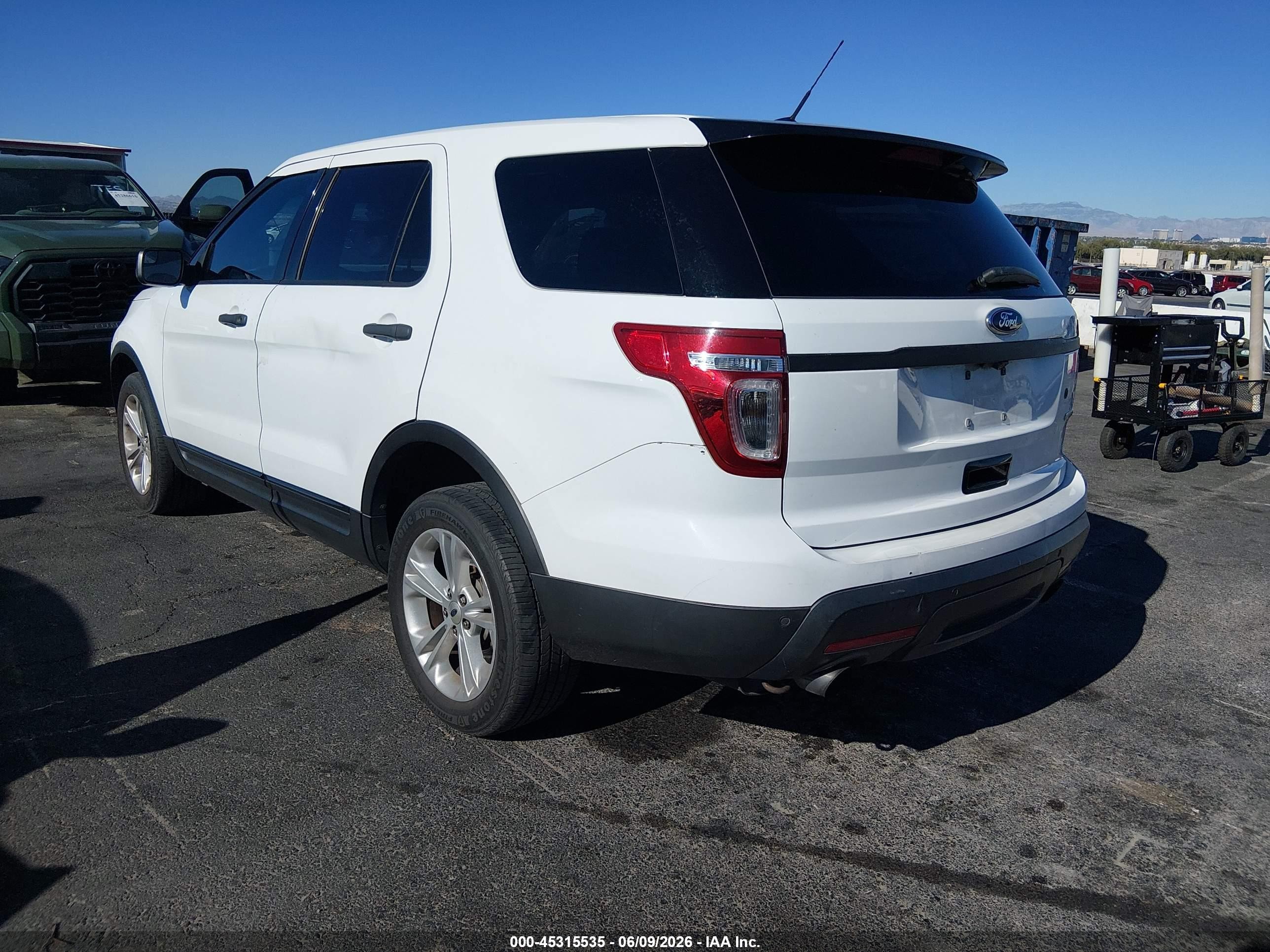 2015 Ford Utility Police Interceptor   White vin: 1FM5K8AT4FGB32522