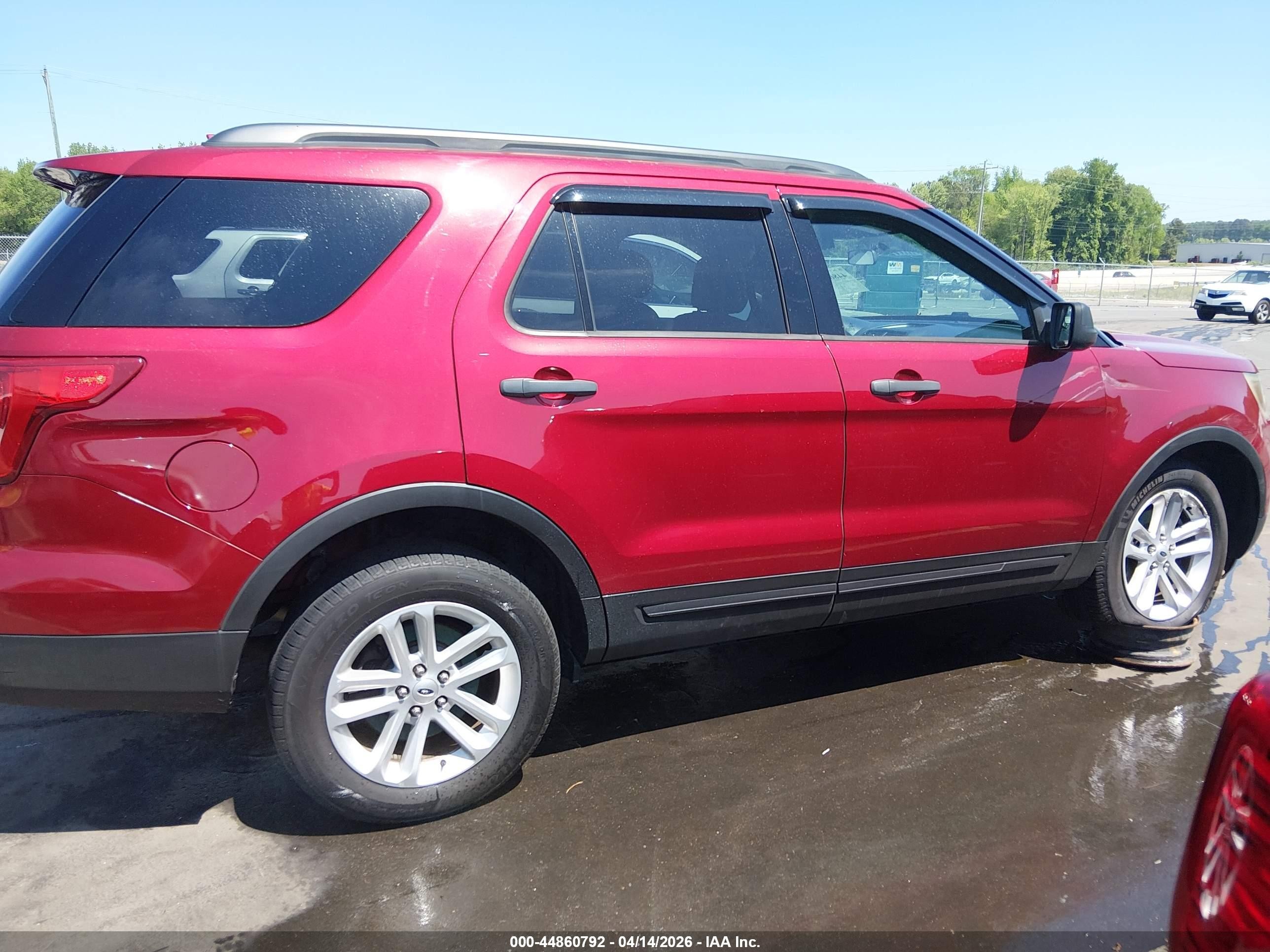 2017 Ford Explorer Красный vin: 1FM5K8B80HGD51927