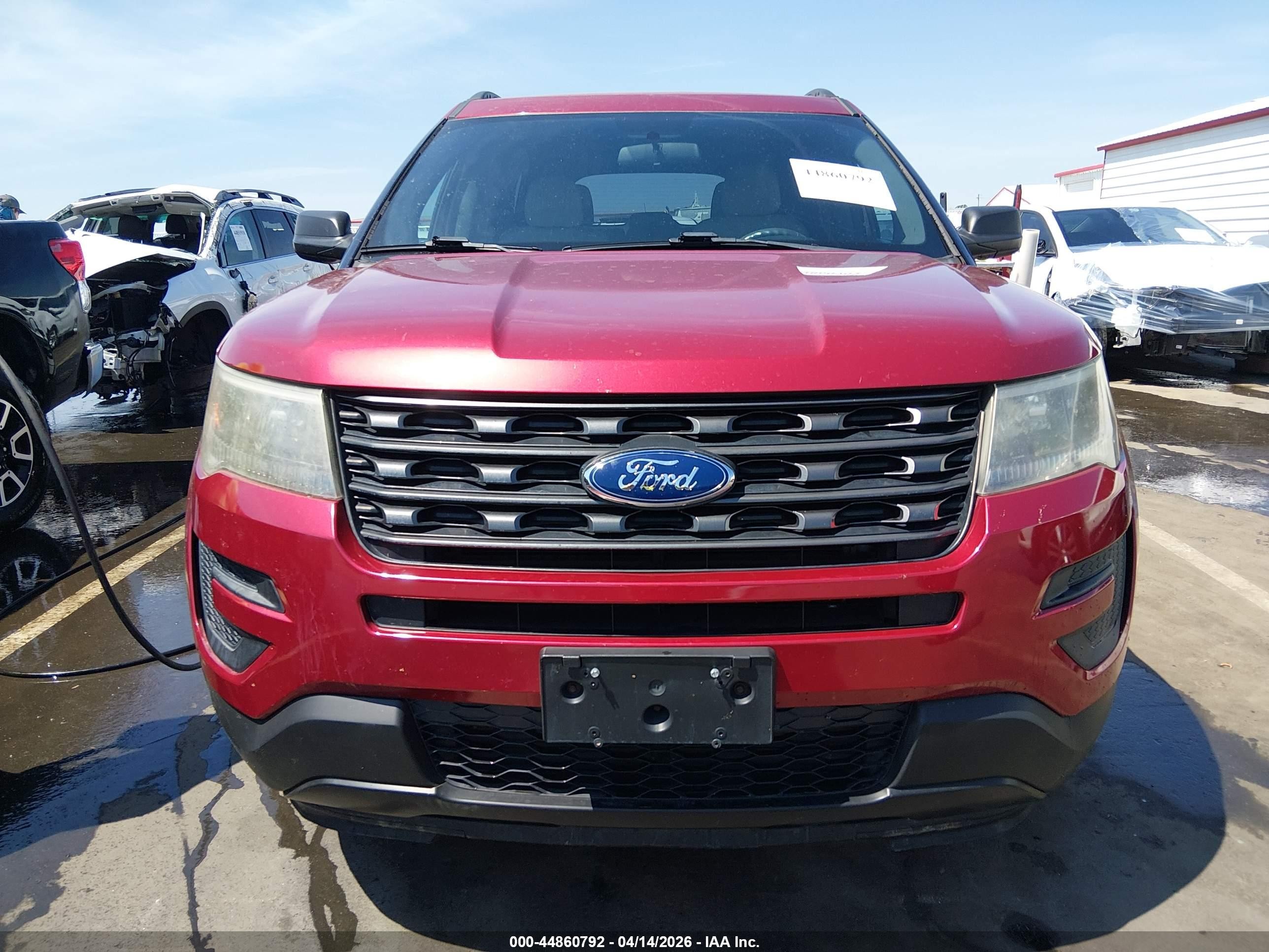 2017 Ford Explorer Красный vin: 1FM5K8B80HGD51927