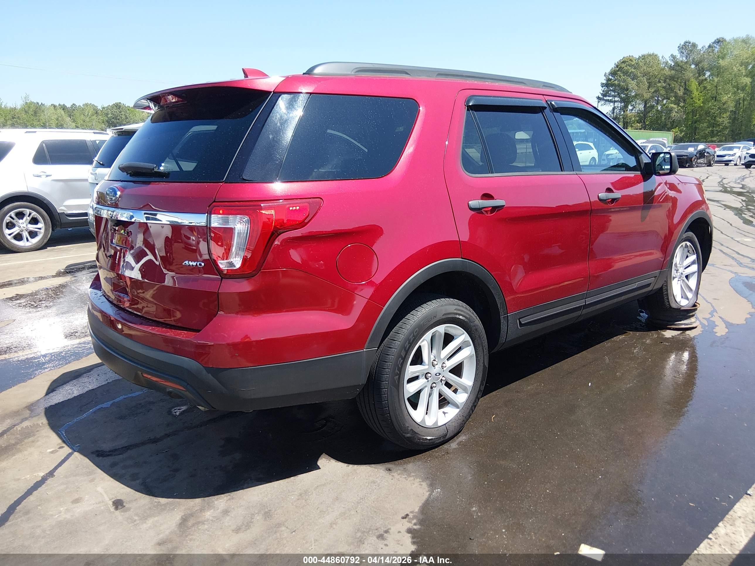 2017 Ford Explorer Красный vin: 1FM5K8B80HGD51927