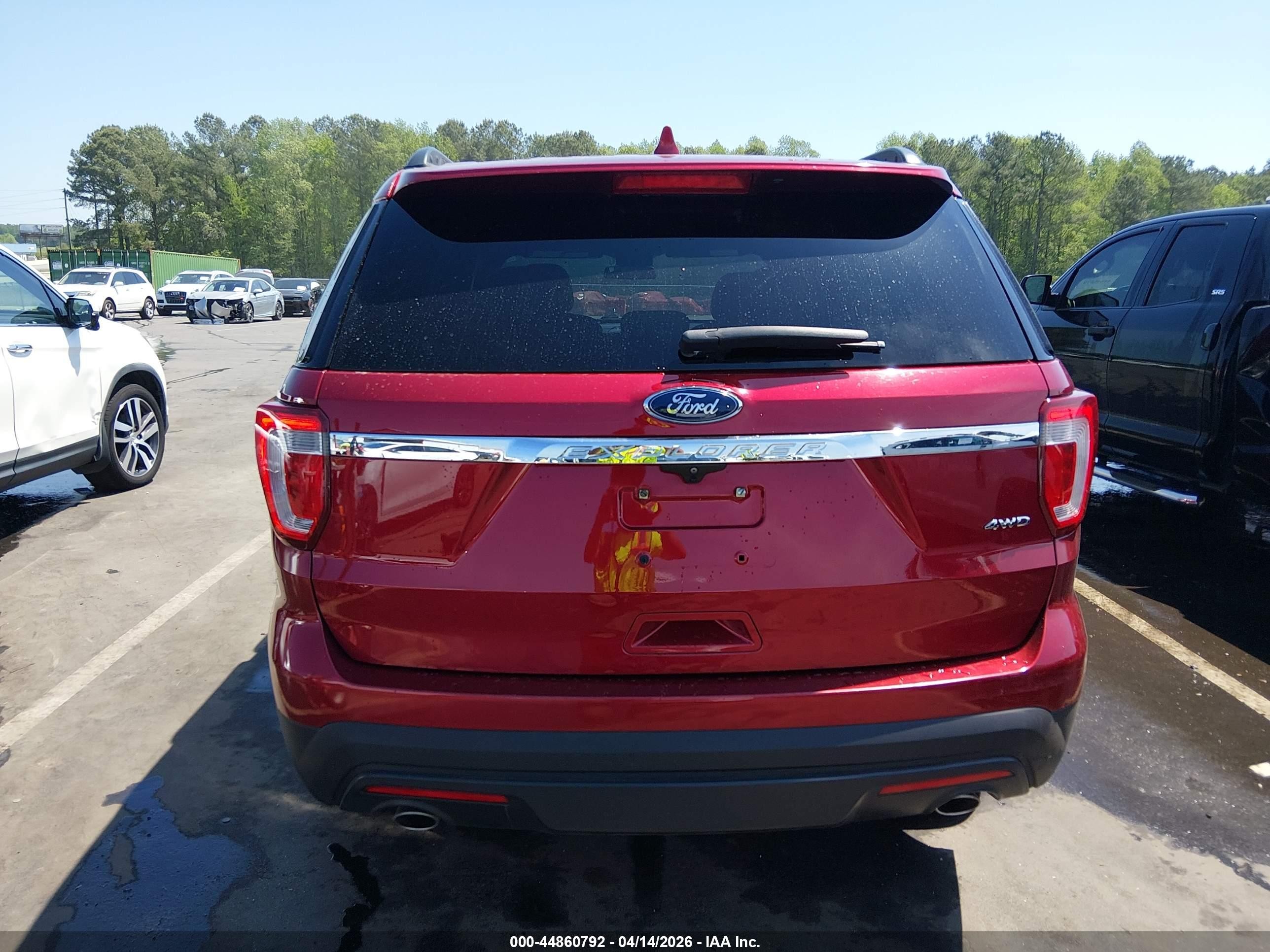 2017 Ford Explorer Красный vin: 1FM5K8B80HGD51927