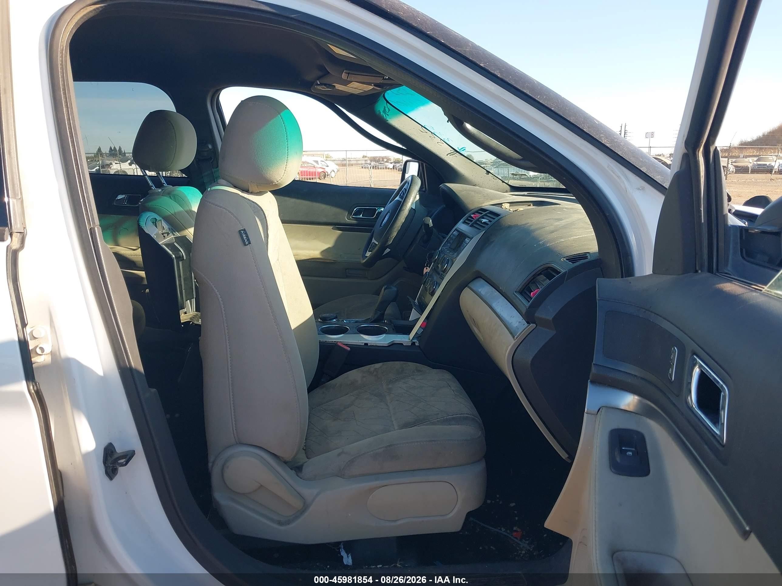 2014 Ford Explorer   White vin: 1FM5K8B81EGA91503