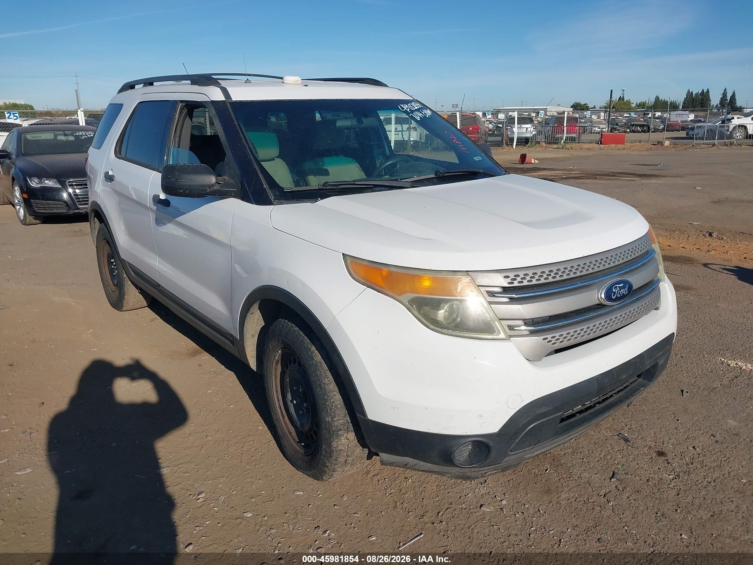 2014 Ford Explorer   White vin: 1FM5K8B81EGA91503