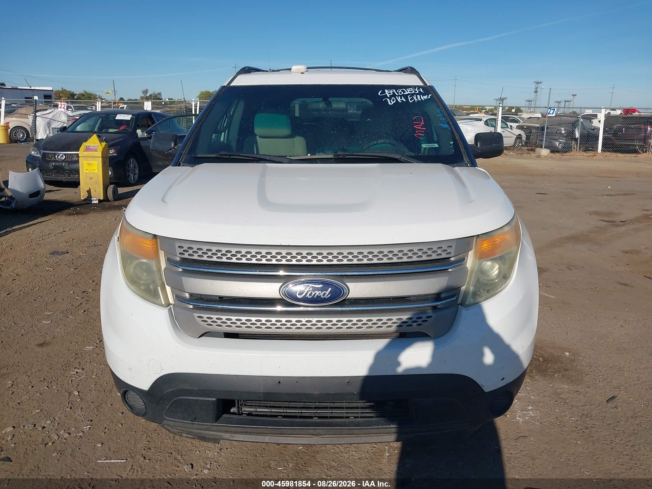 2014 Ford Explorer   White vin: 1FM5K8B81EGA91503