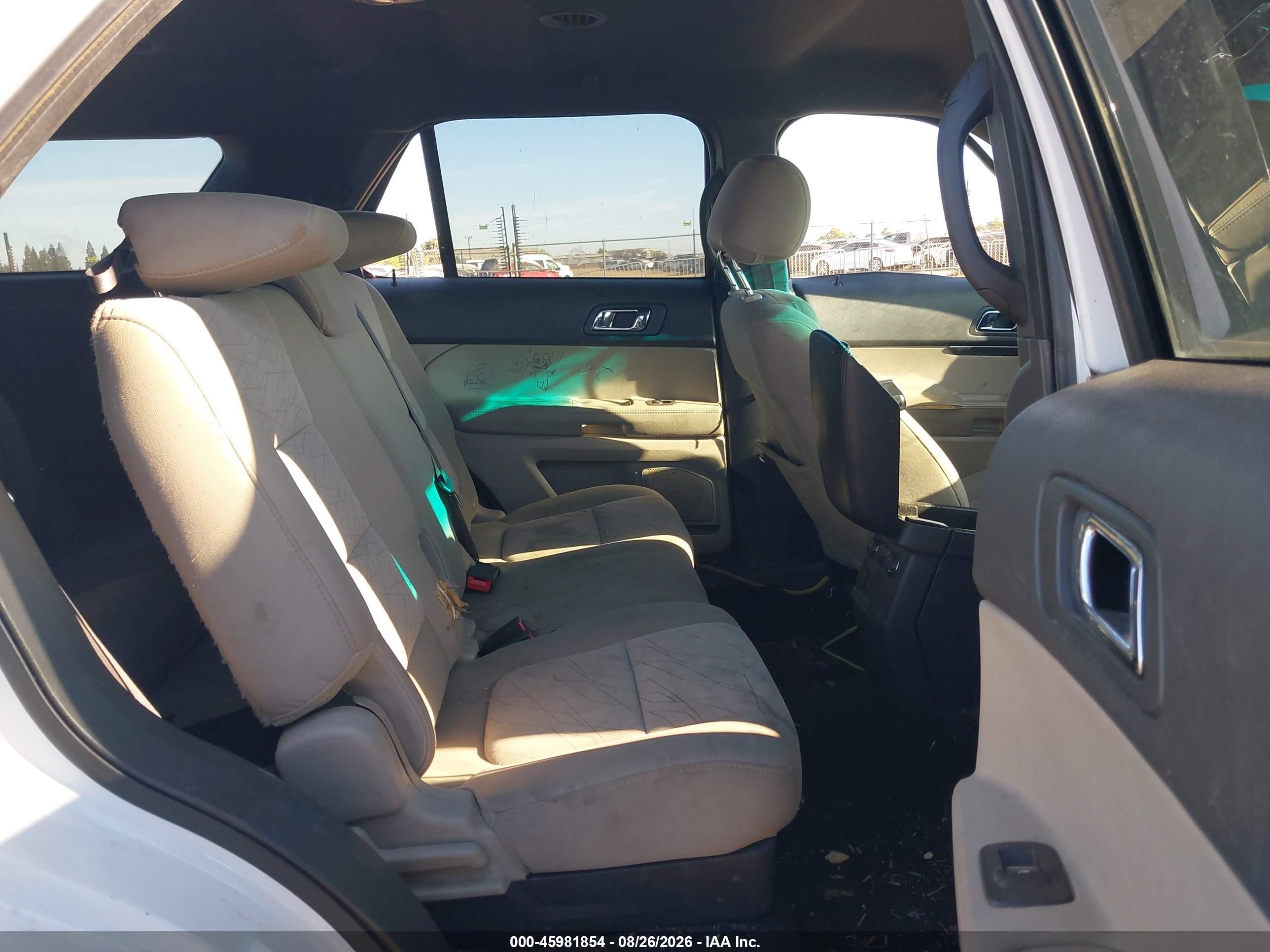 2014 Ford Explorer   White vin: 1FM5K8B81EGA91503