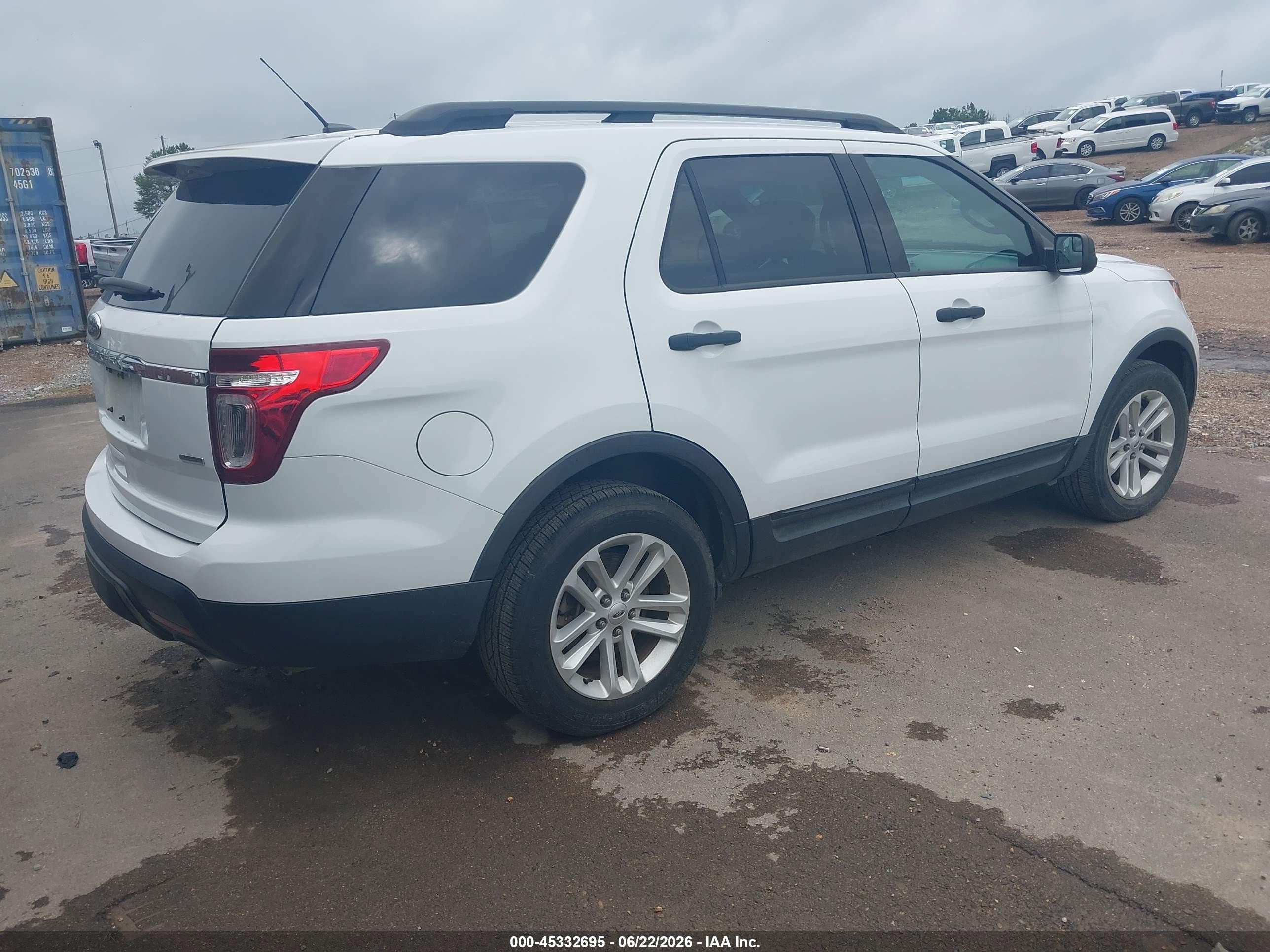 2015 Ford Explorer   White vin: 1FM5K8B81FGC28649