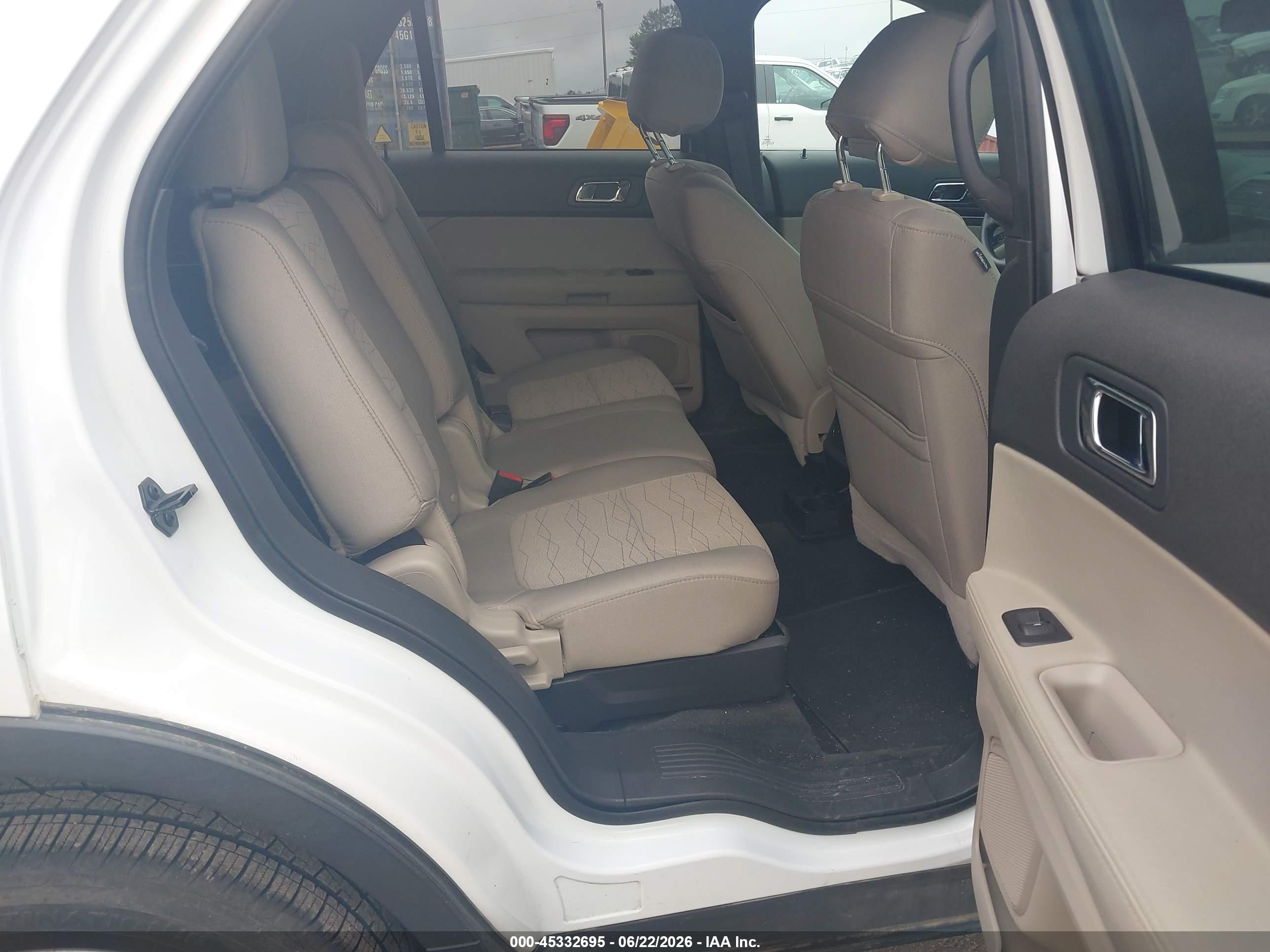 2015 Ford Explorer   White vin: 1FM5K8B81FGC28649
