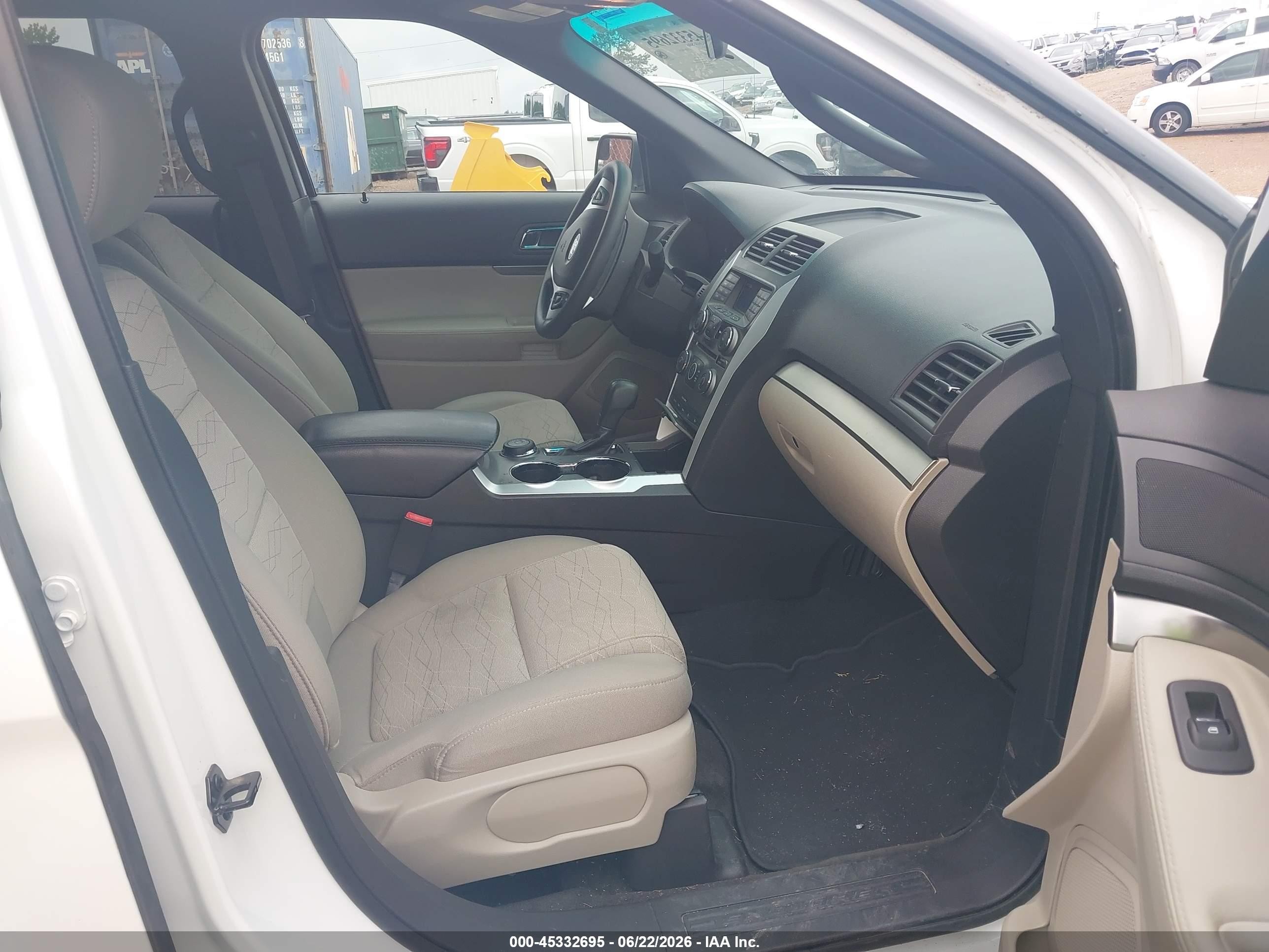 2015 Ford Explorer   White vin: 1FM5K8B81FGC28649