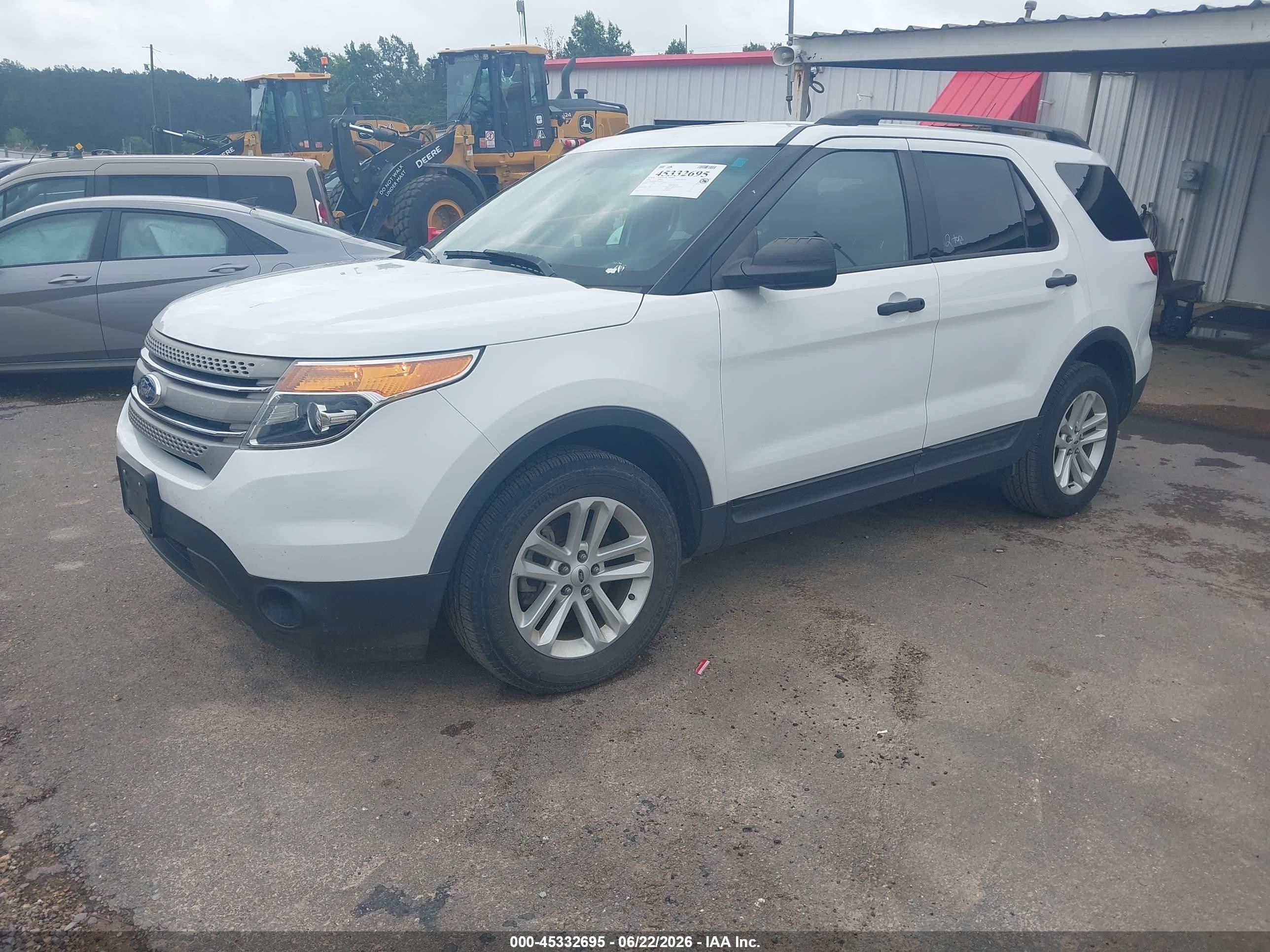 2015 Ford Explorer   White vin: 1FM5K8B81FGC28649