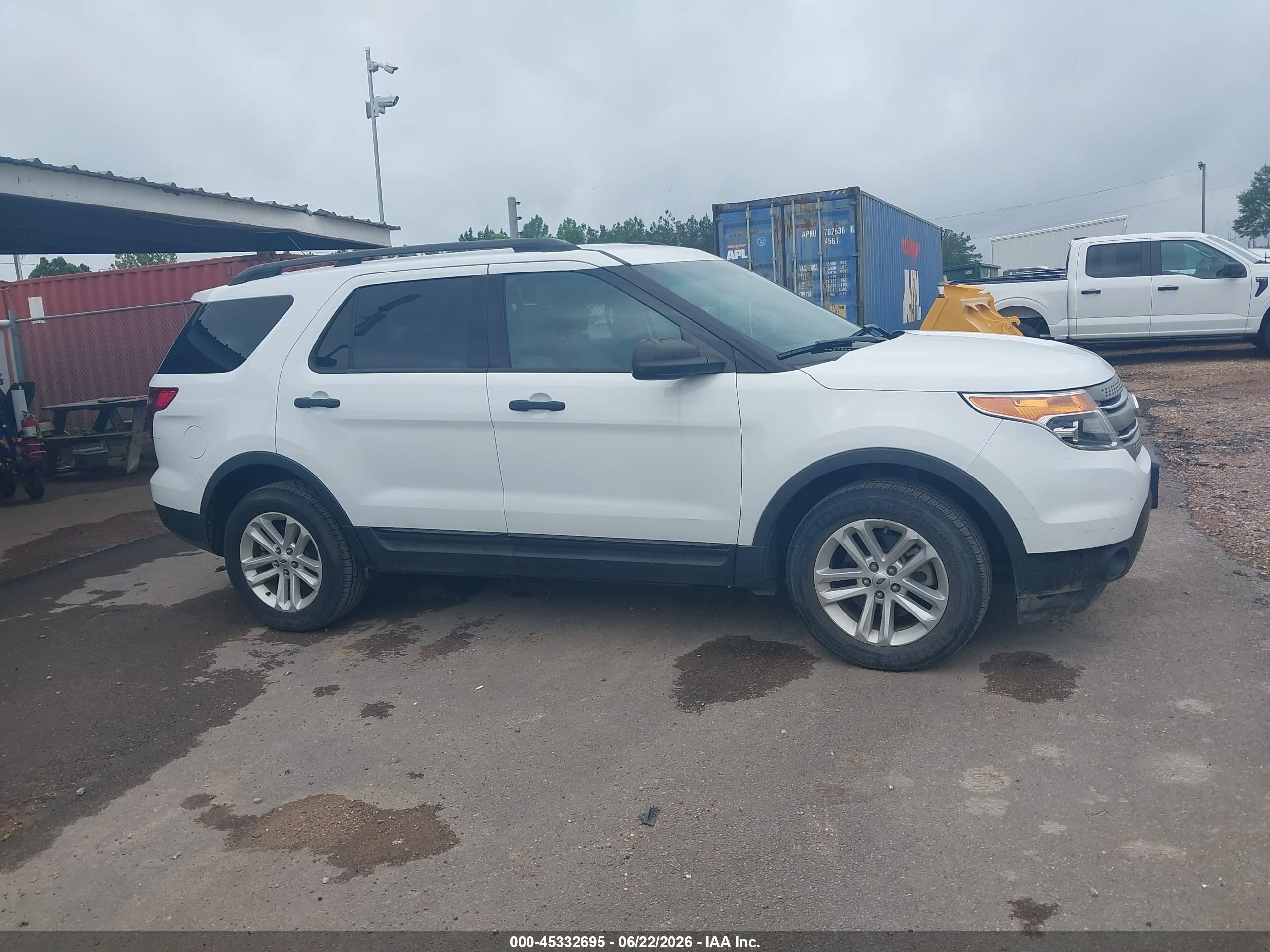 2015 Ford Explorer   White vin: 1FM5K8B81FGC28649