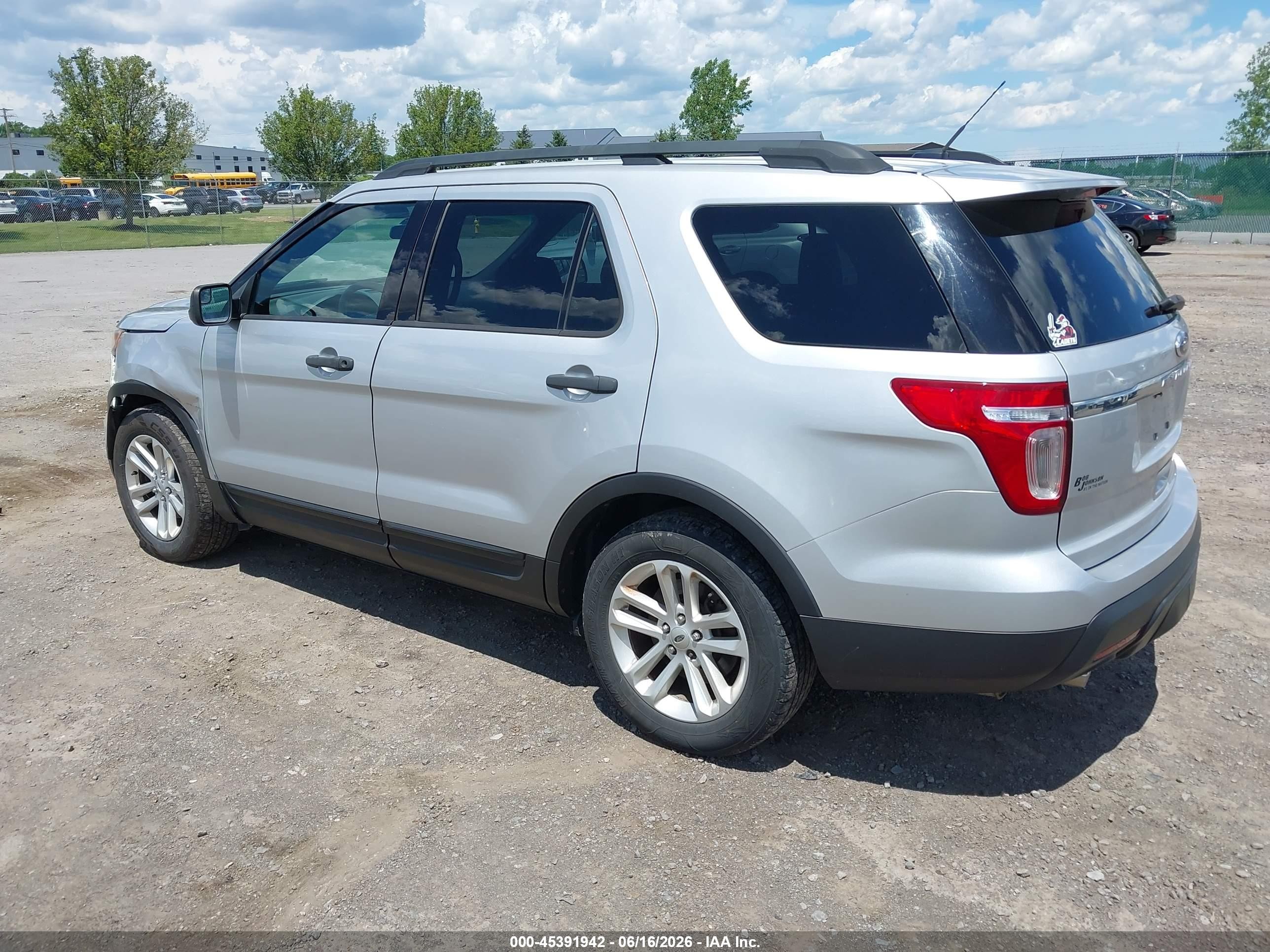 2015 Ford Explorer   Серебряный vin: 1FM5K8B82FGA81984