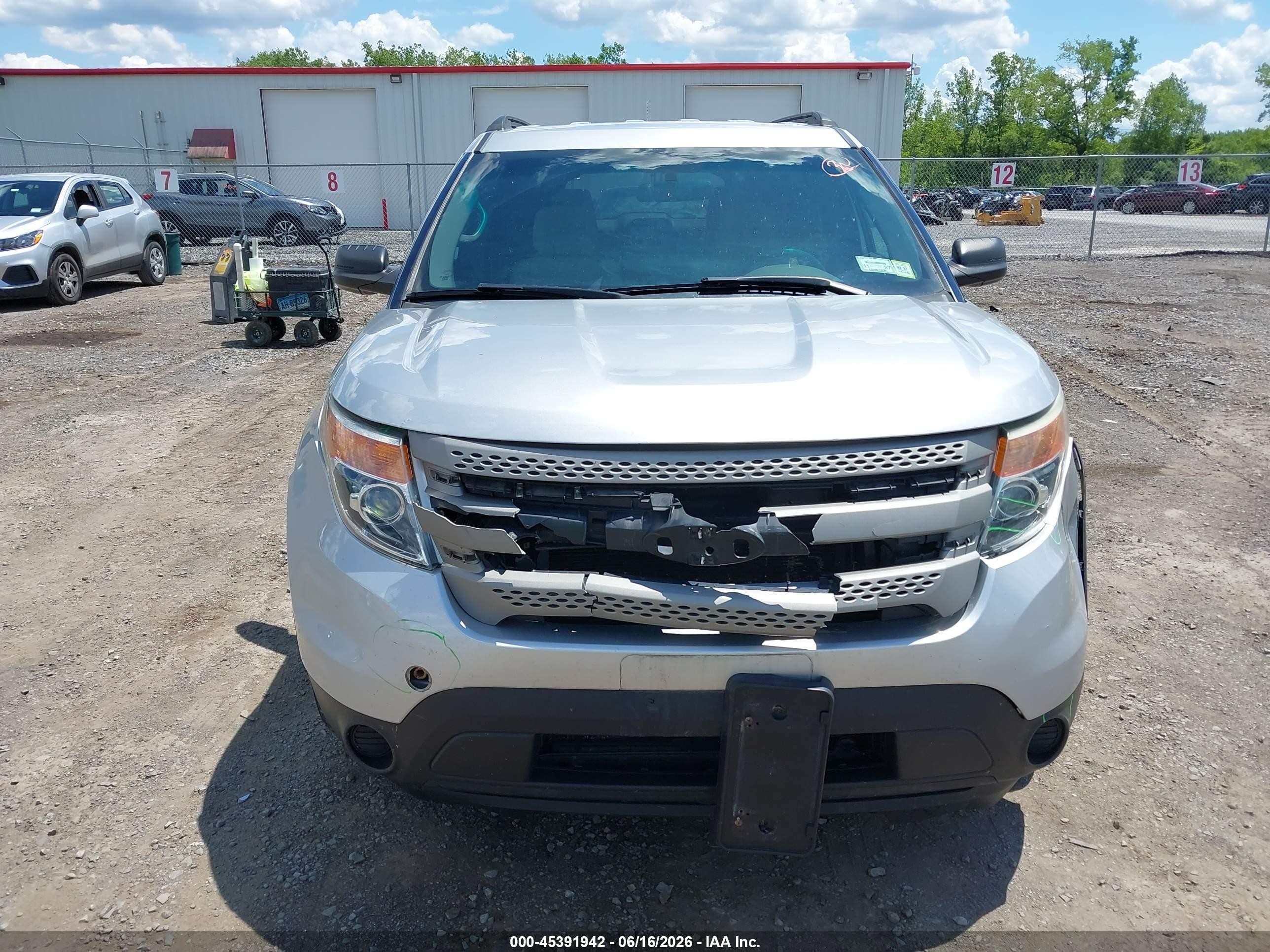 2015 Ford Explorer   Серебряный vin: 1FM5K8B82FGA81984