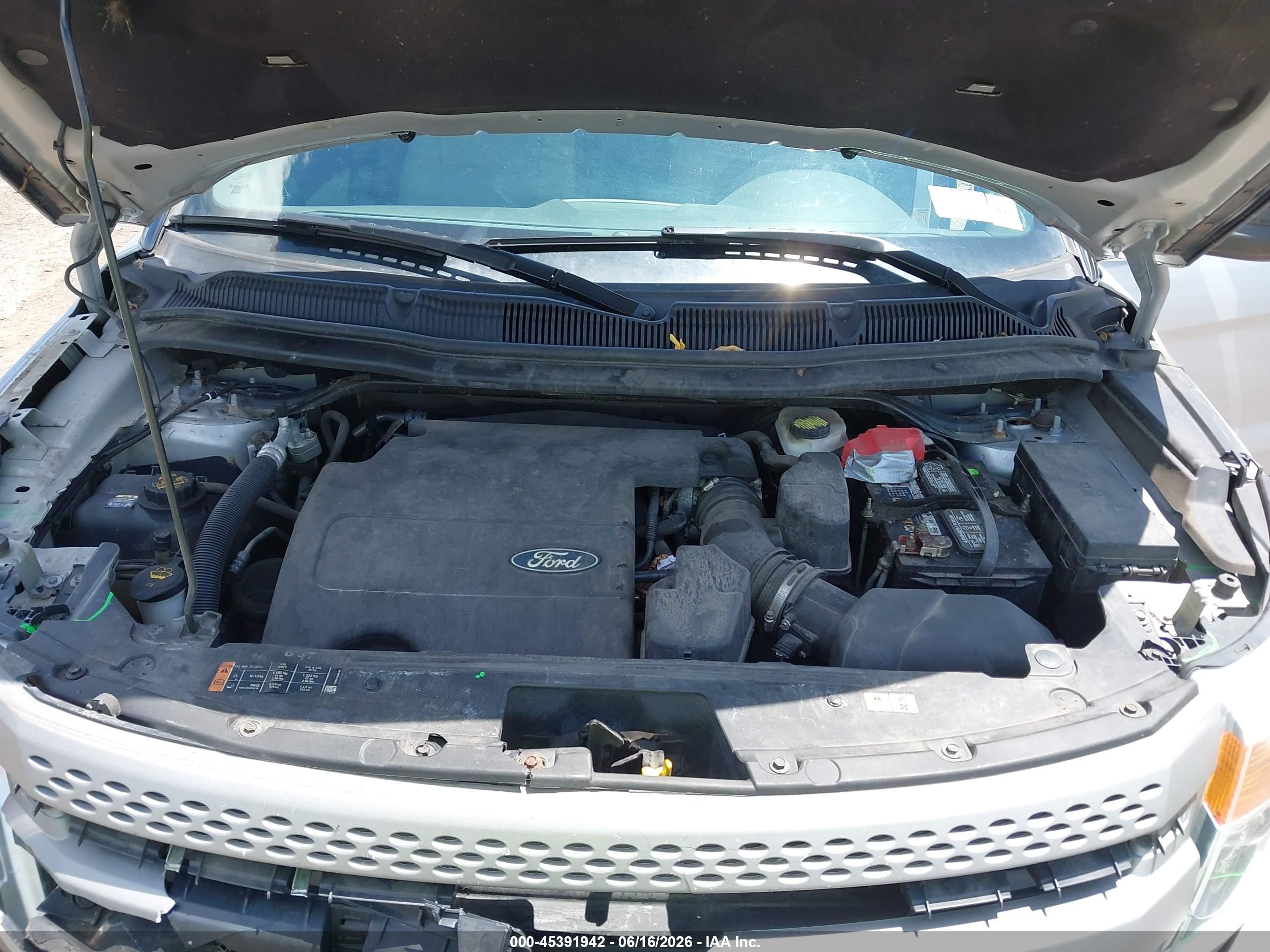 2015 Ford Explorer   Серебряный vin: 1FM5K8B82FGA81984