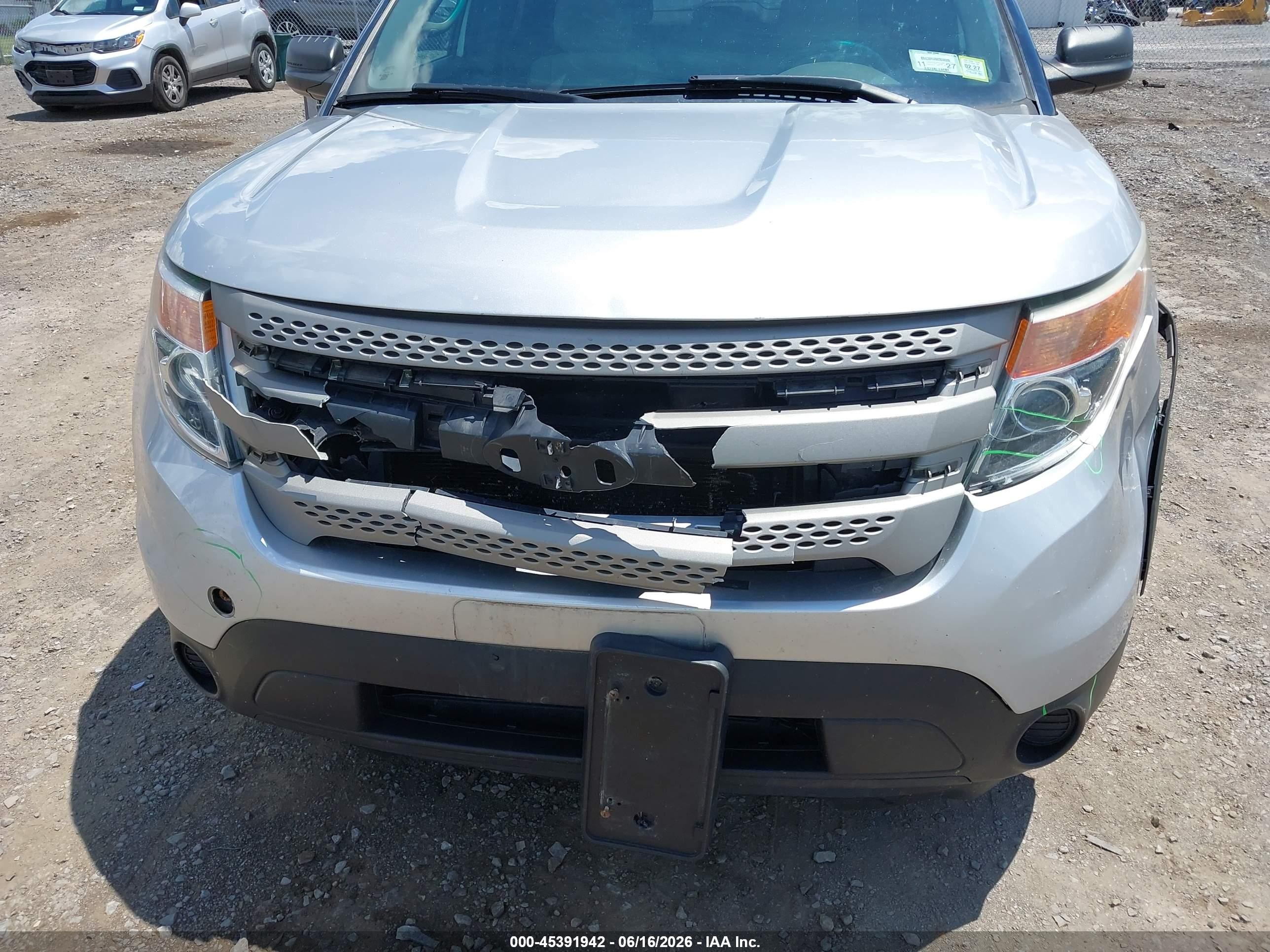 2015 Ford Explorer   Серебряный vin: 1FM5K8B82FGA81984