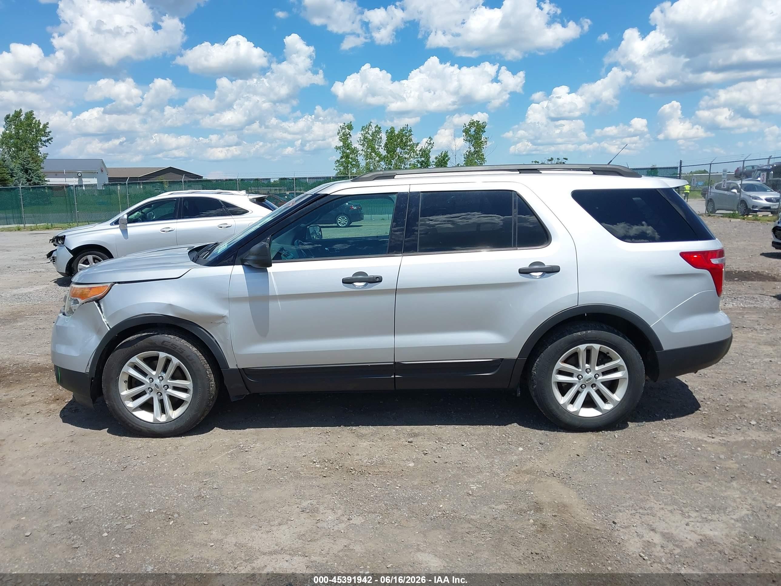 2015 Ford Explorer   Серебряный vin: 1FM5K8B82FGA81984