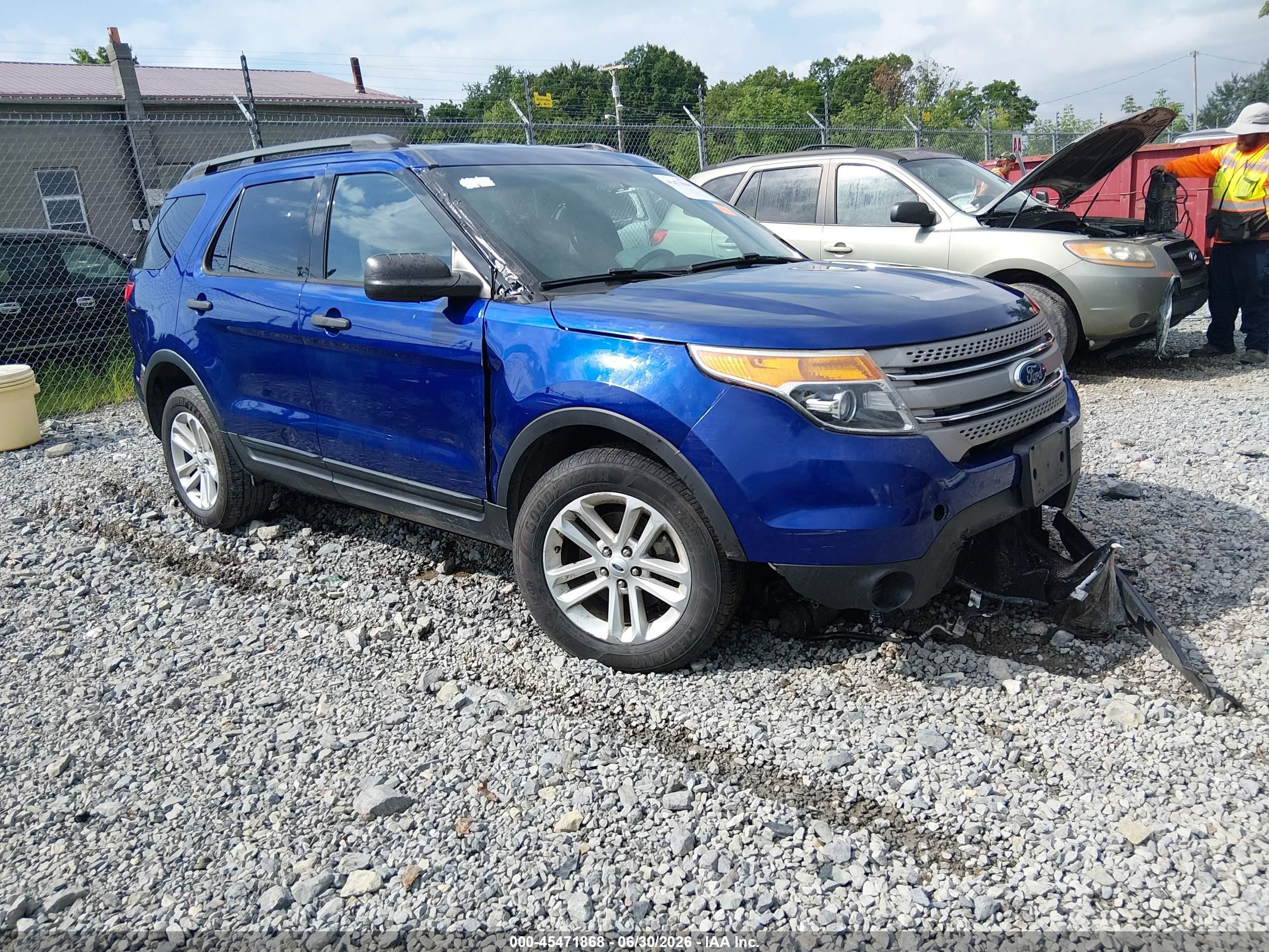 2015 Ford Explorer   Blue vin: 1FM5K8B82FGC47825