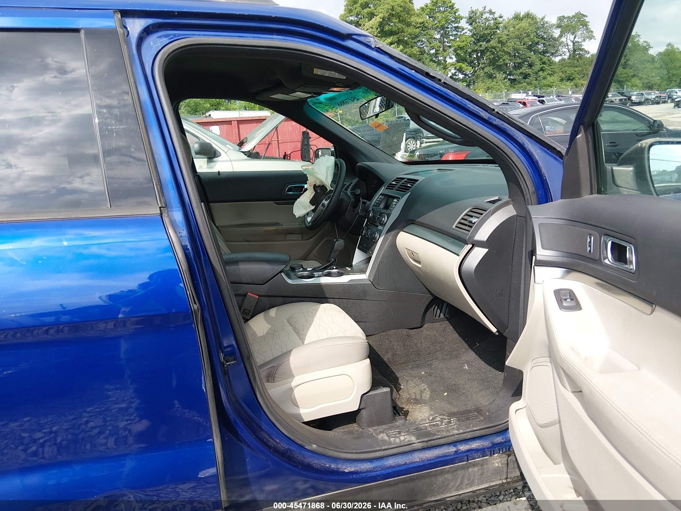 2015 Ford Explorer   Blue vin: 1FM5K8B82FGC47825