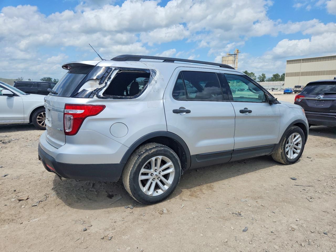 2015 Ford Explorer Серебряный vin: 1FM5K8B83FGC38339