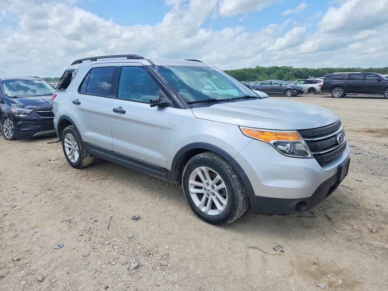 2015 Ford Explorer Серебряный vin: 1FM5K8B83FGC38339