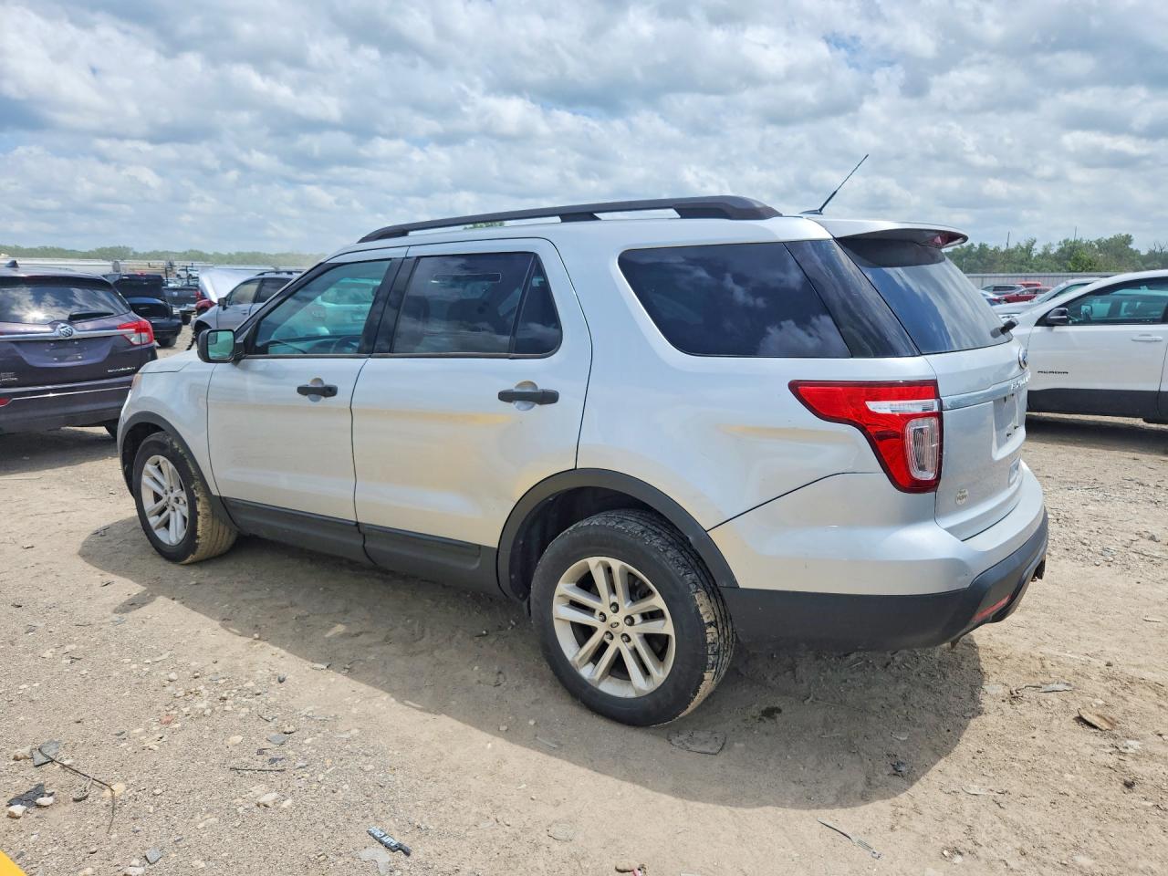 2015 Ford Explorer Серебряный vin: 1FM5K8B83FGC38339