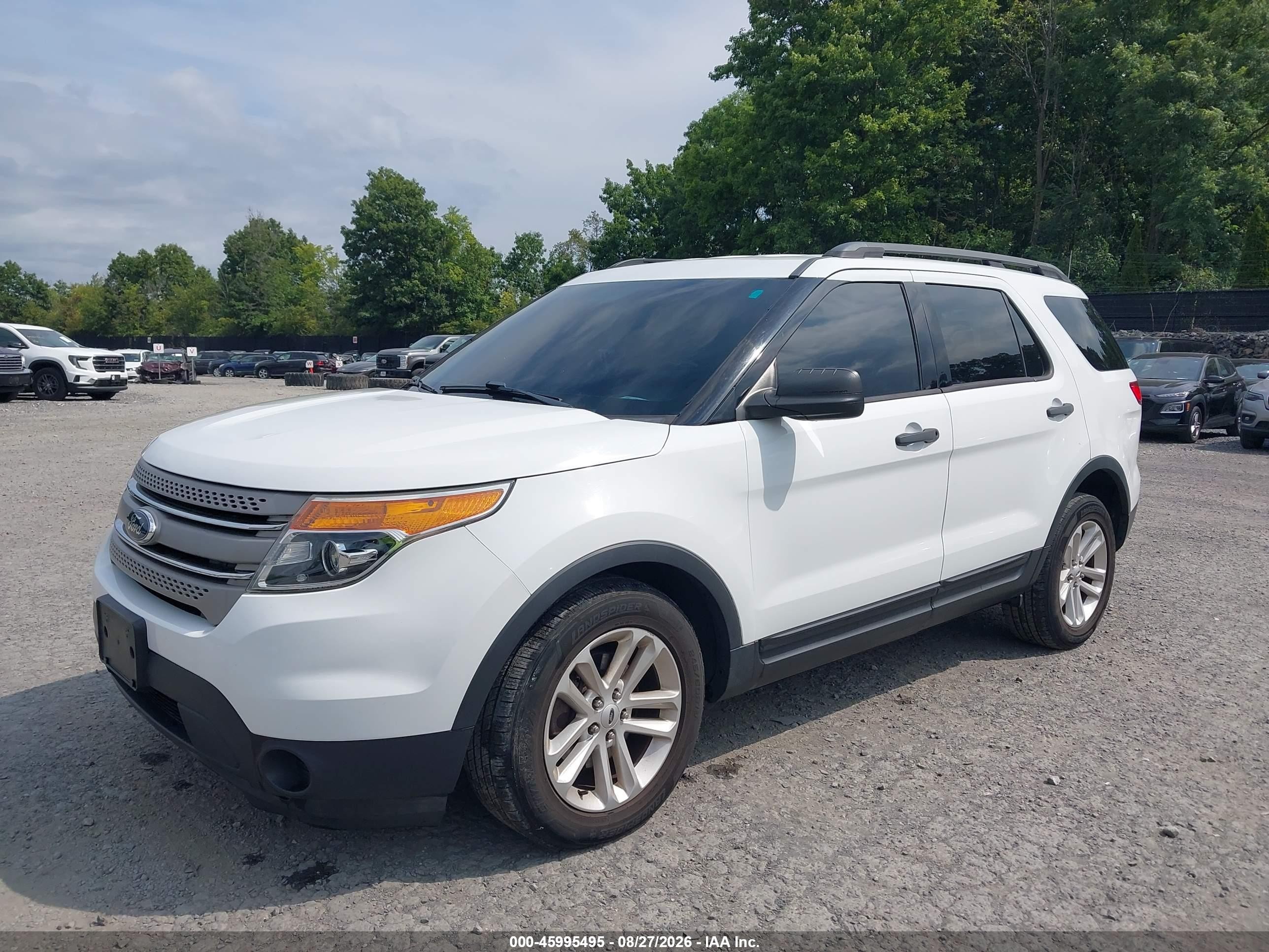 2015 Ford Explorer   White vin: 1FM5K8B83FGC42570