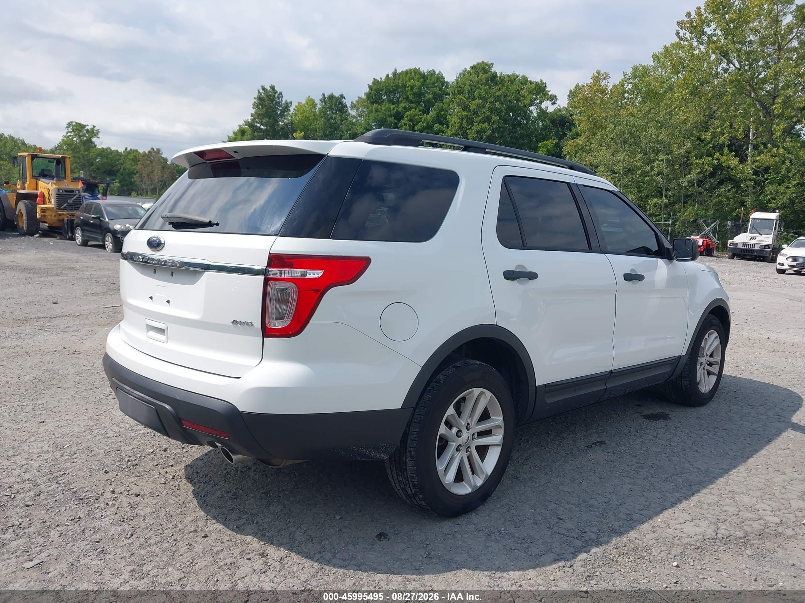 2015 Ford Explorer   White vin: 1FM5K8B83FGC42570