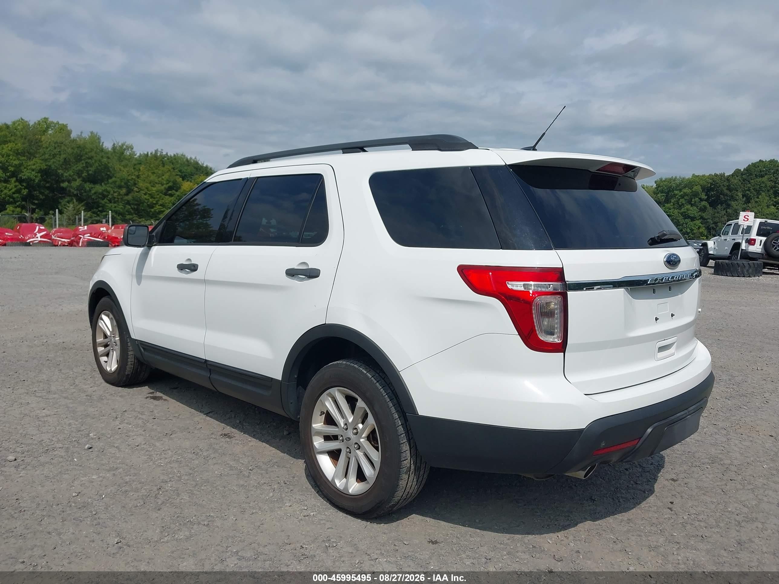 2015 Ford Explorer   White vin: 1FM5K8B83FGC42570