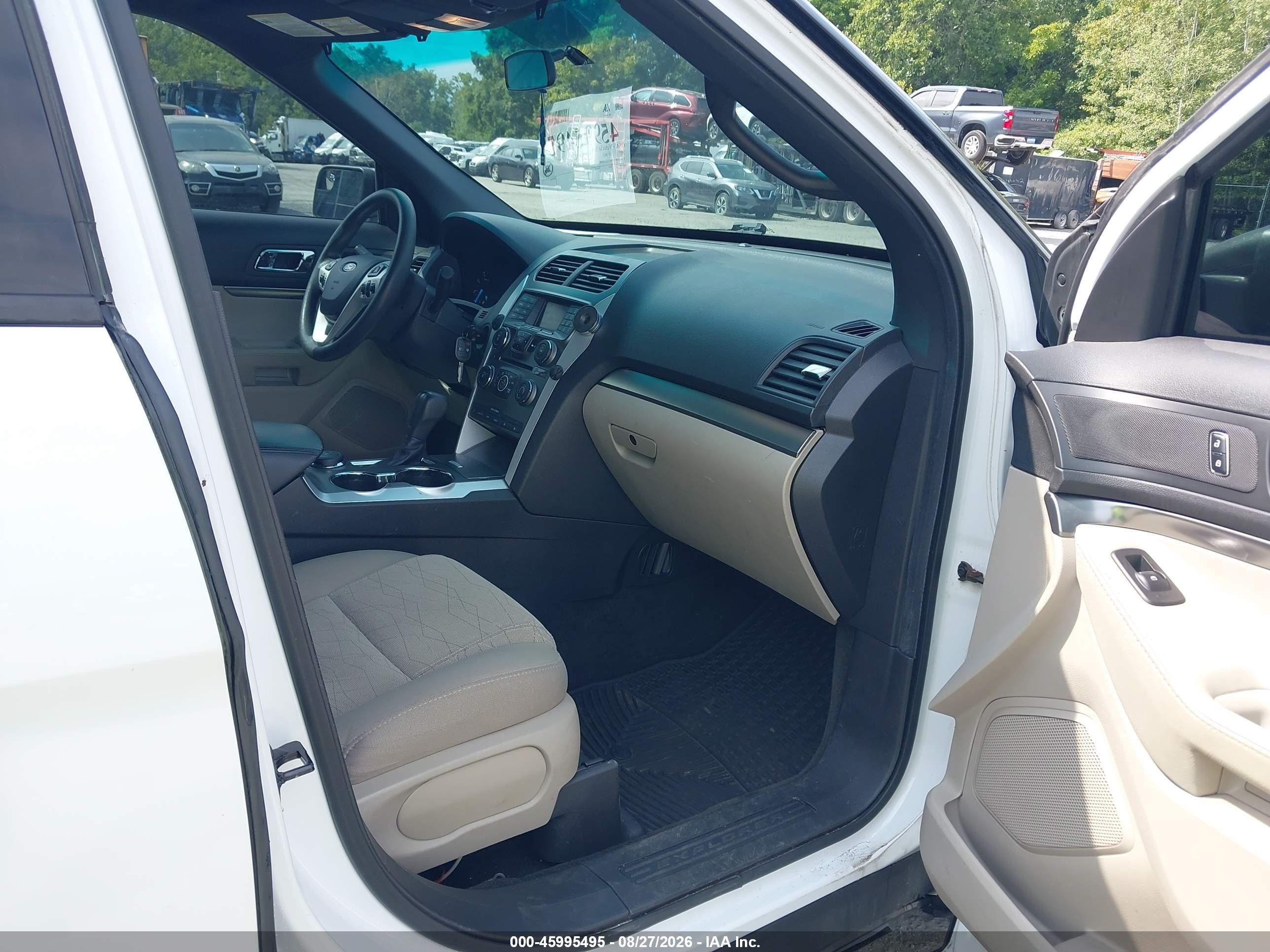 2015 Ford Explorer   White vin: 1FM5K8B83FGC42570
